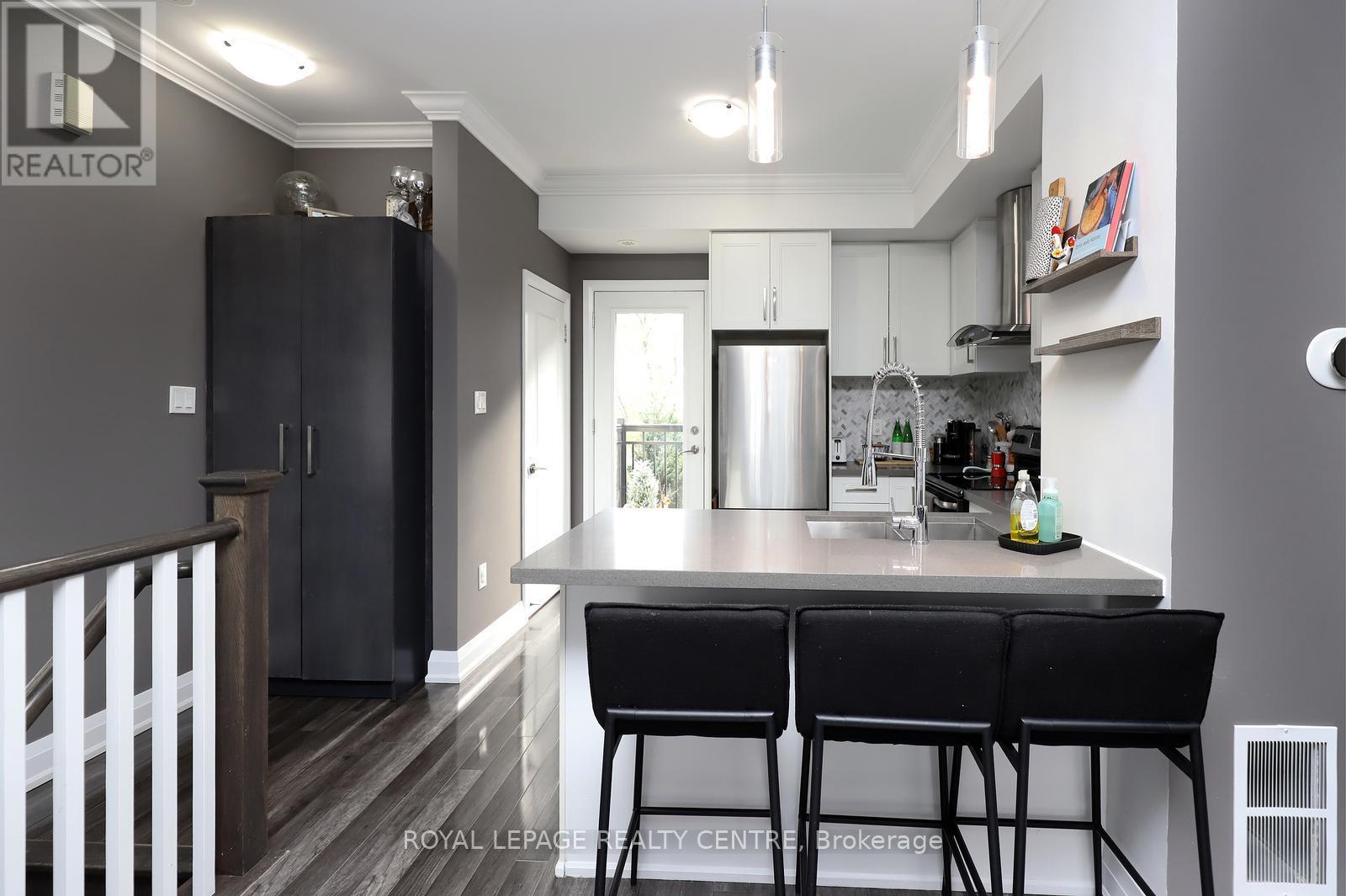 #10 3077 CAWTHRA ROAD - 10