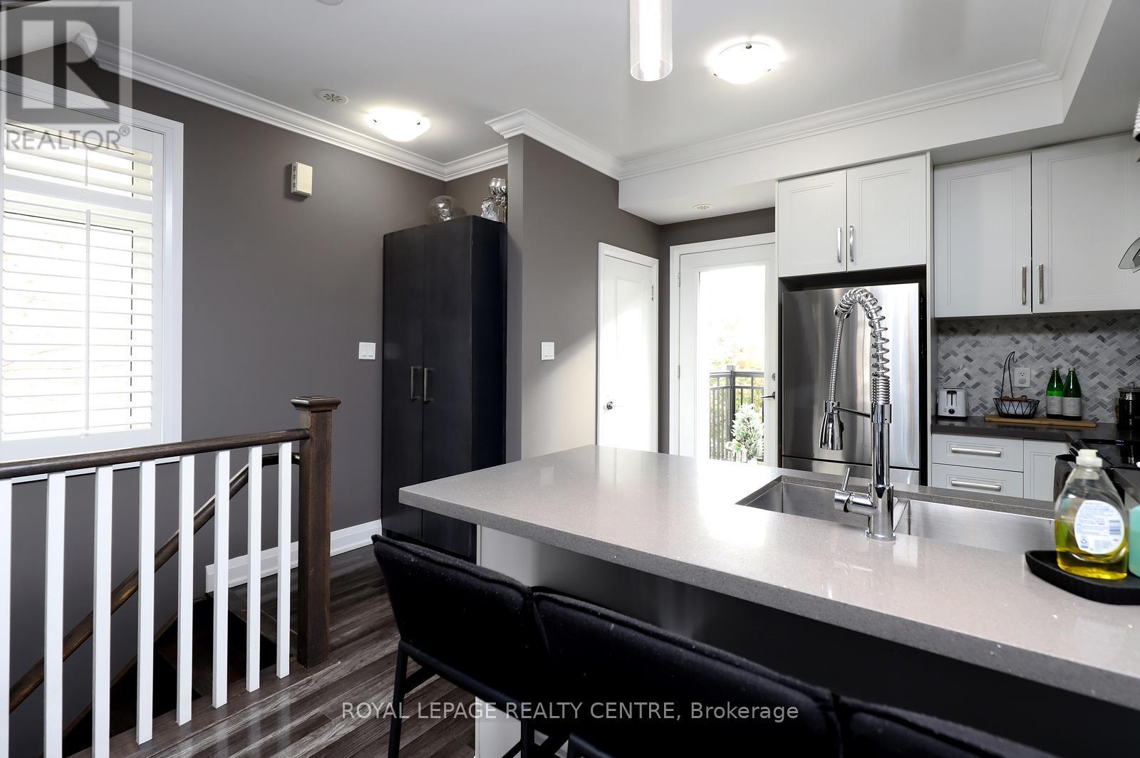 #10 3077 CAWTHRA ROAD - 11