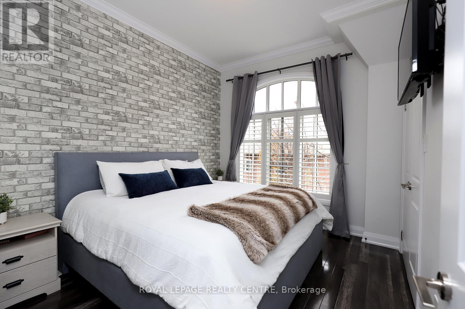 #10 3077 CAWTHRA ROAD - 29