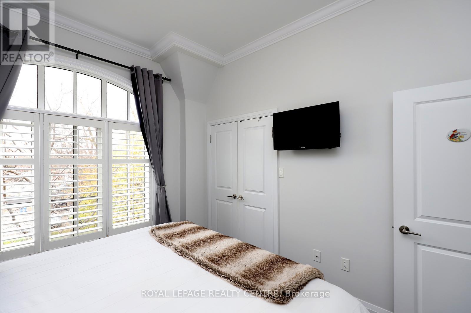 #10 3077 CAWTHRA ROAD - 31