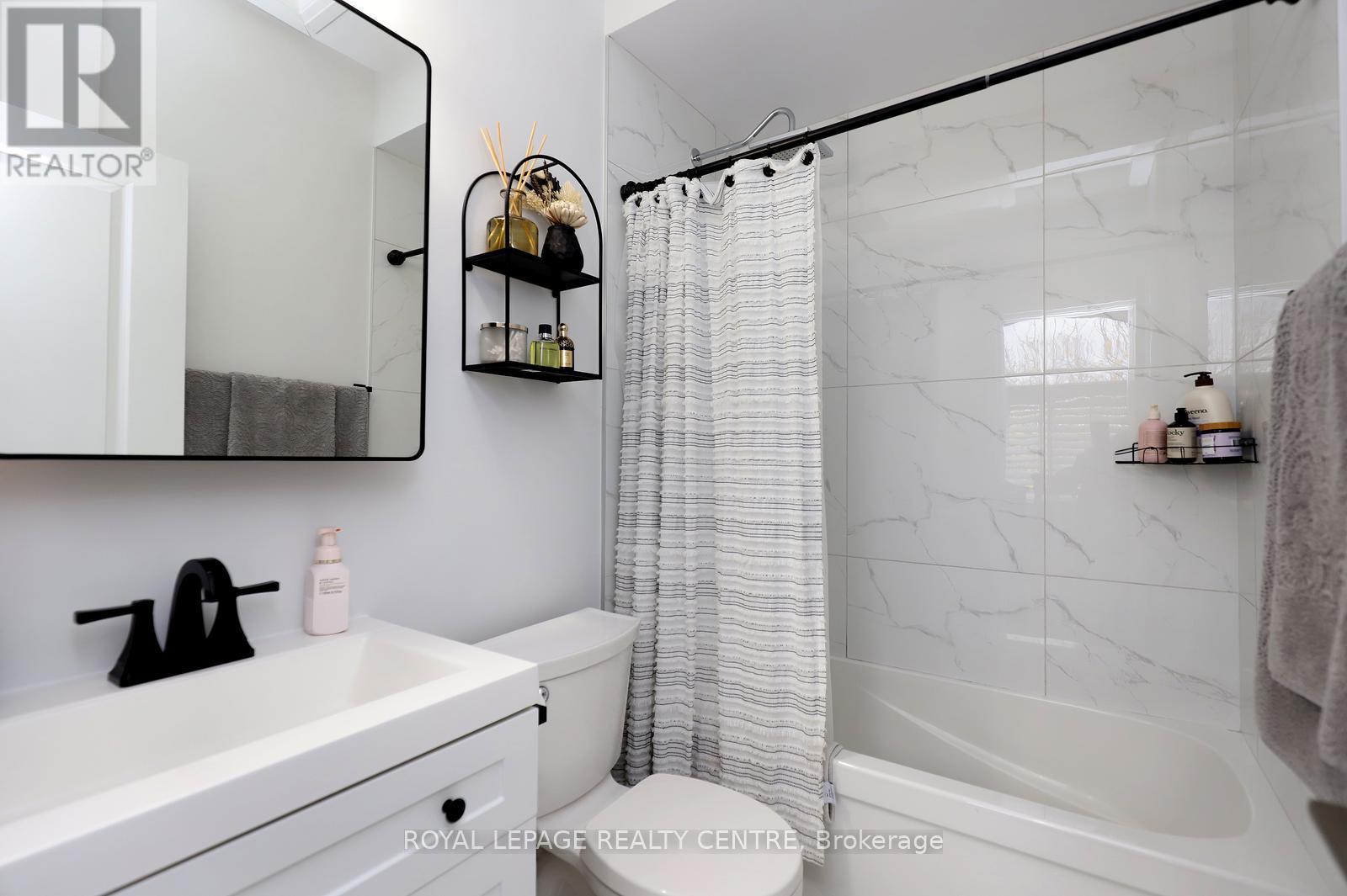 #10 3077 CAWTHRA ROAD - 32