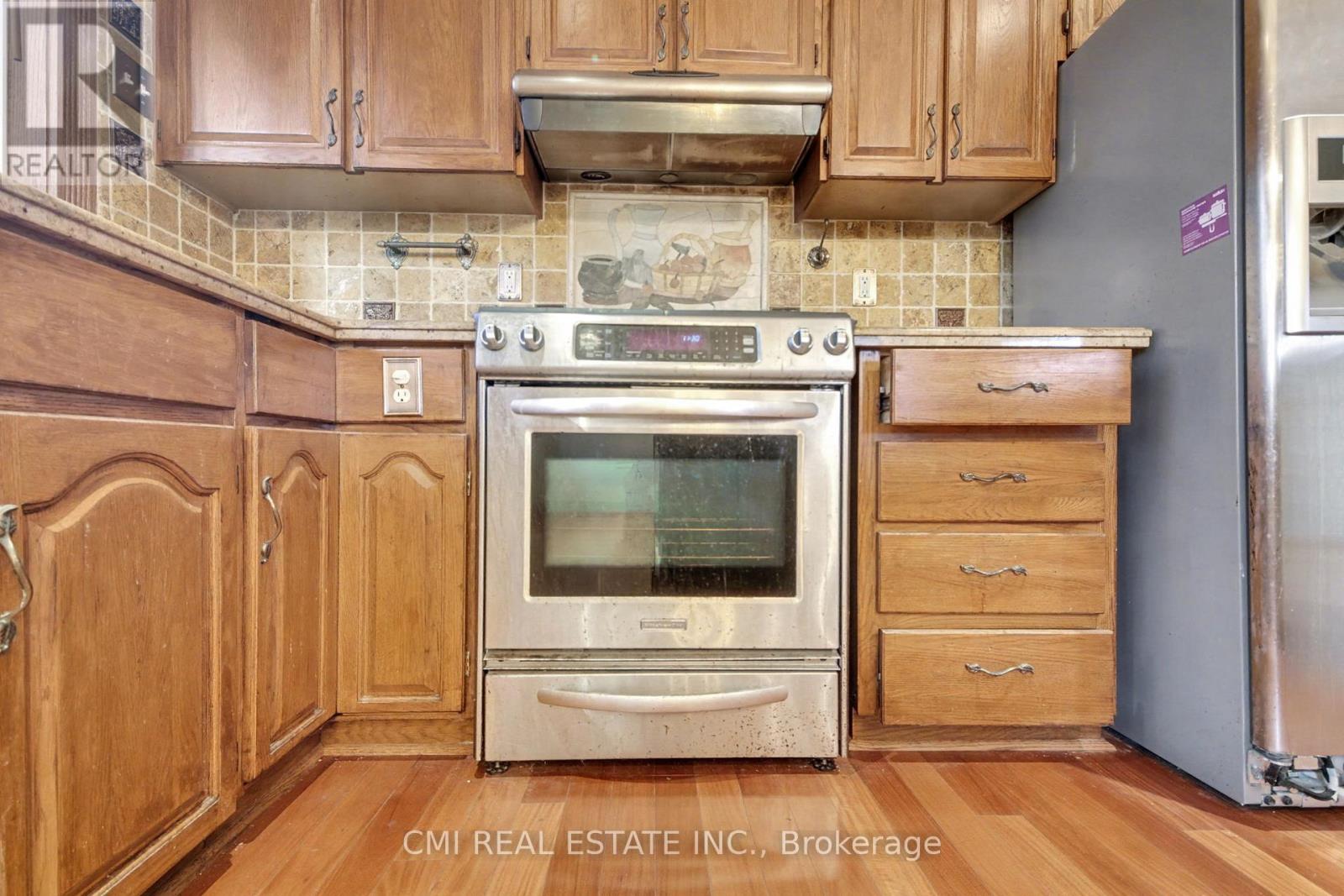 460 MARTIN GROVE ROAD - 10