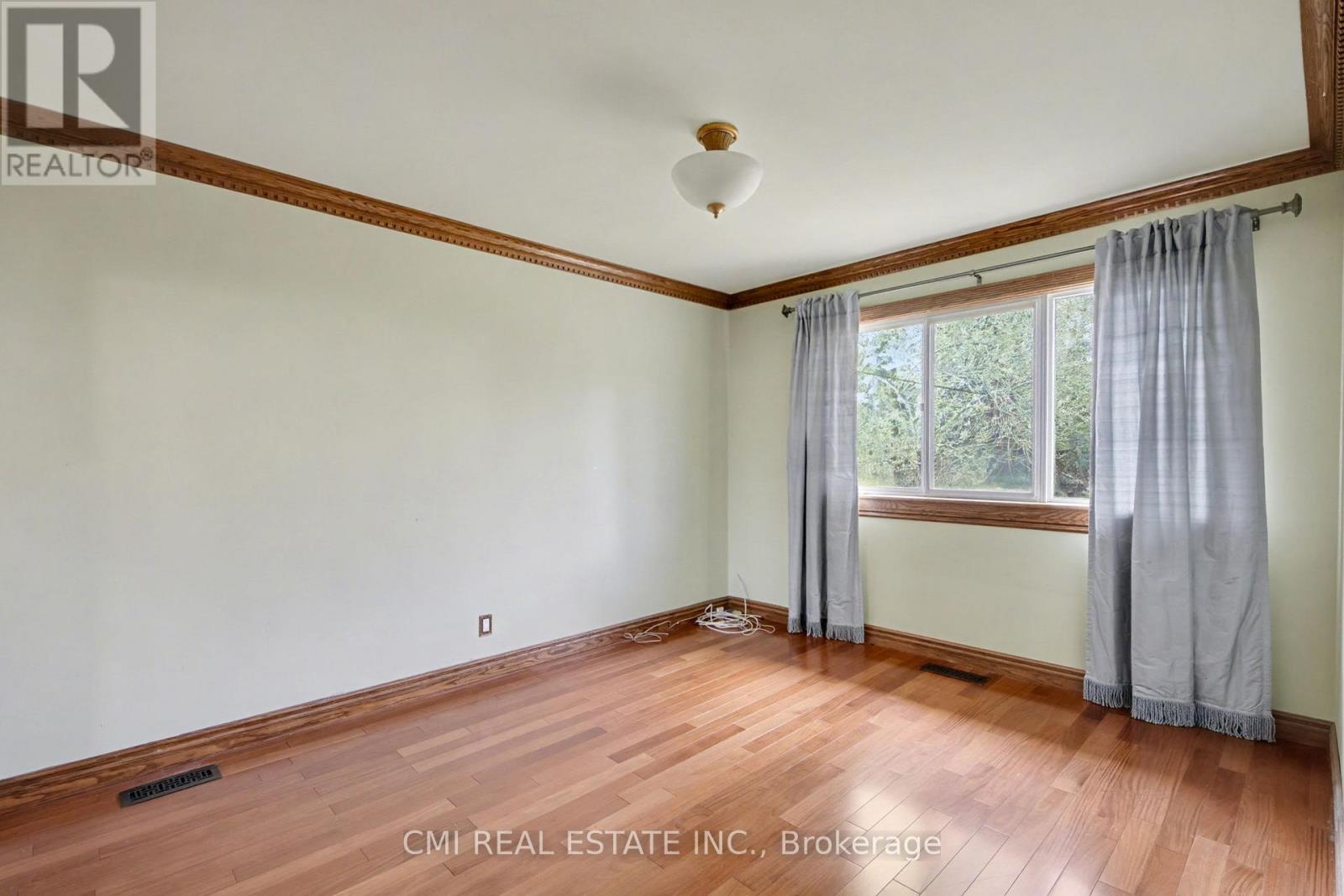 460 MARTIN GROVE ROAD - 15