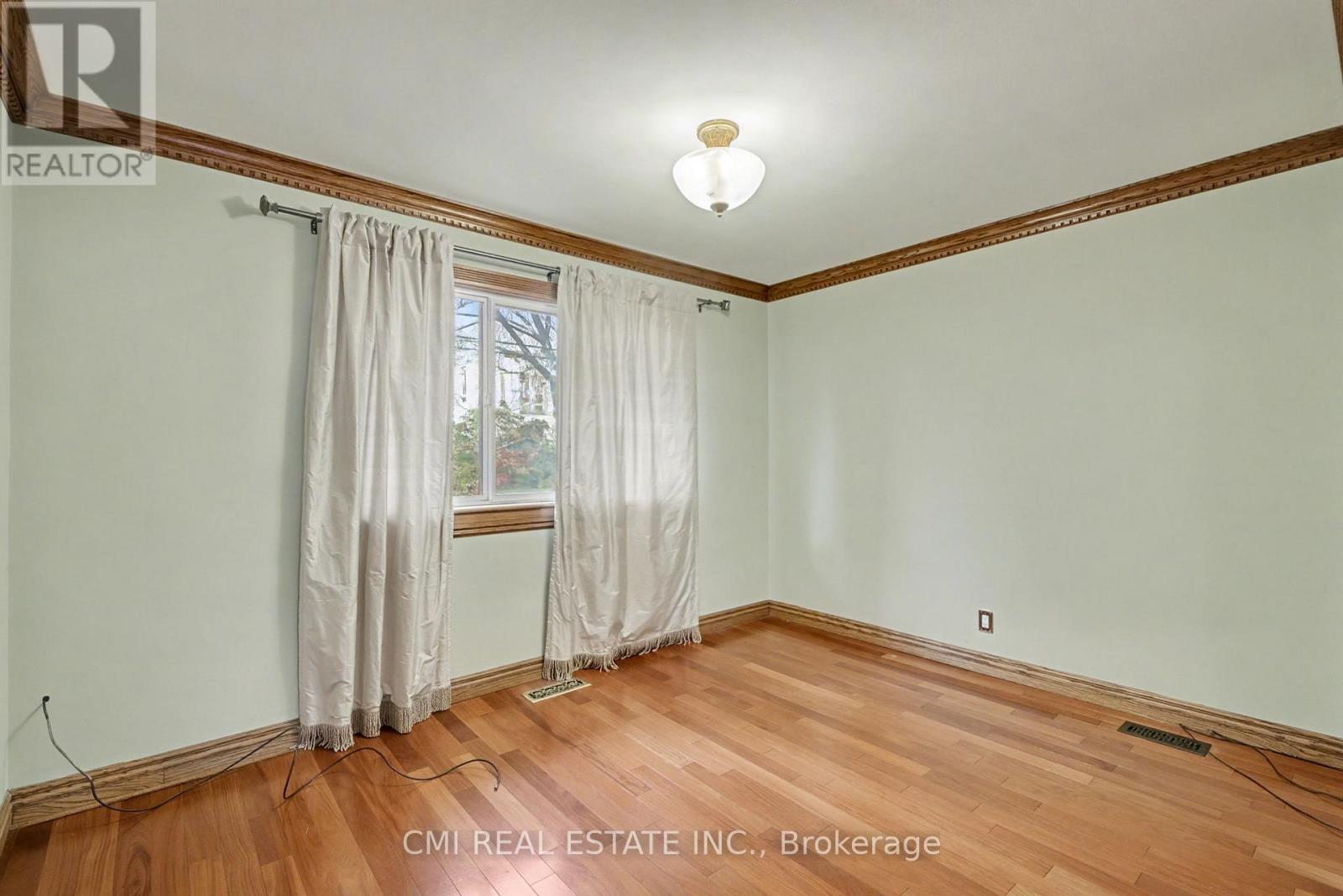 460 MARTIN GROVE ROAD - 17