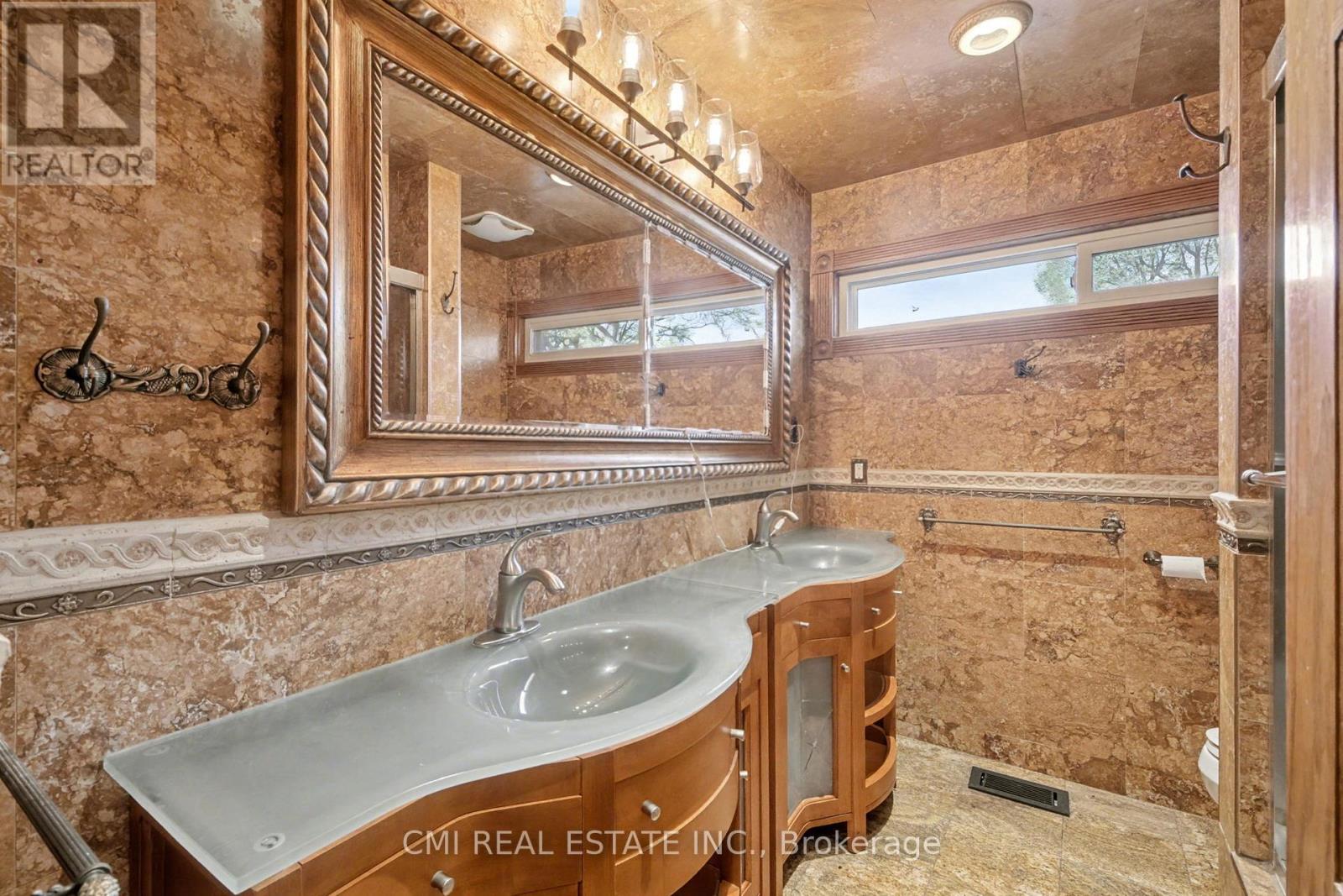 460 MARTIN GROVE ROAD - 19