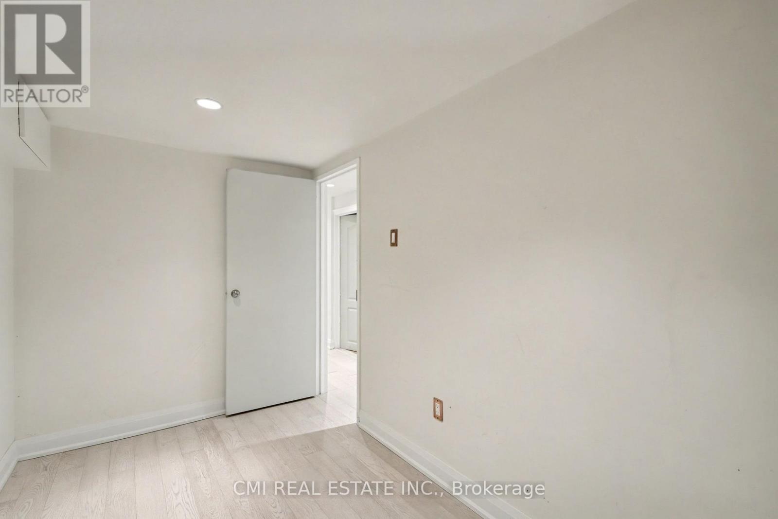 460 MARTIN GROVE ROAD - 23