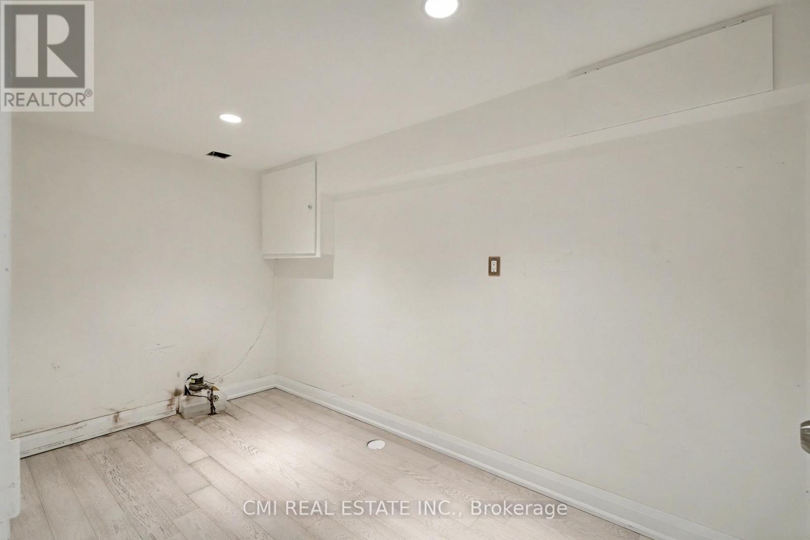 460 MARTIN GROVE ROAD - 24