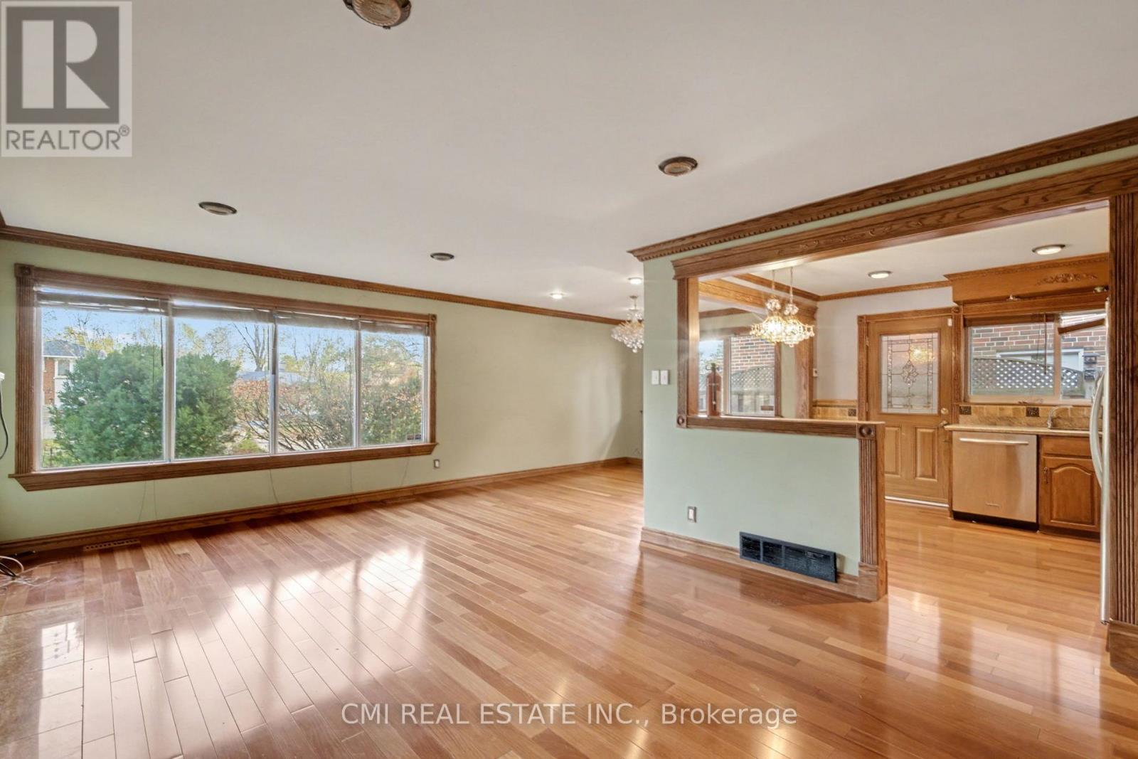 460 MARTIN GROVE ROAD - 7