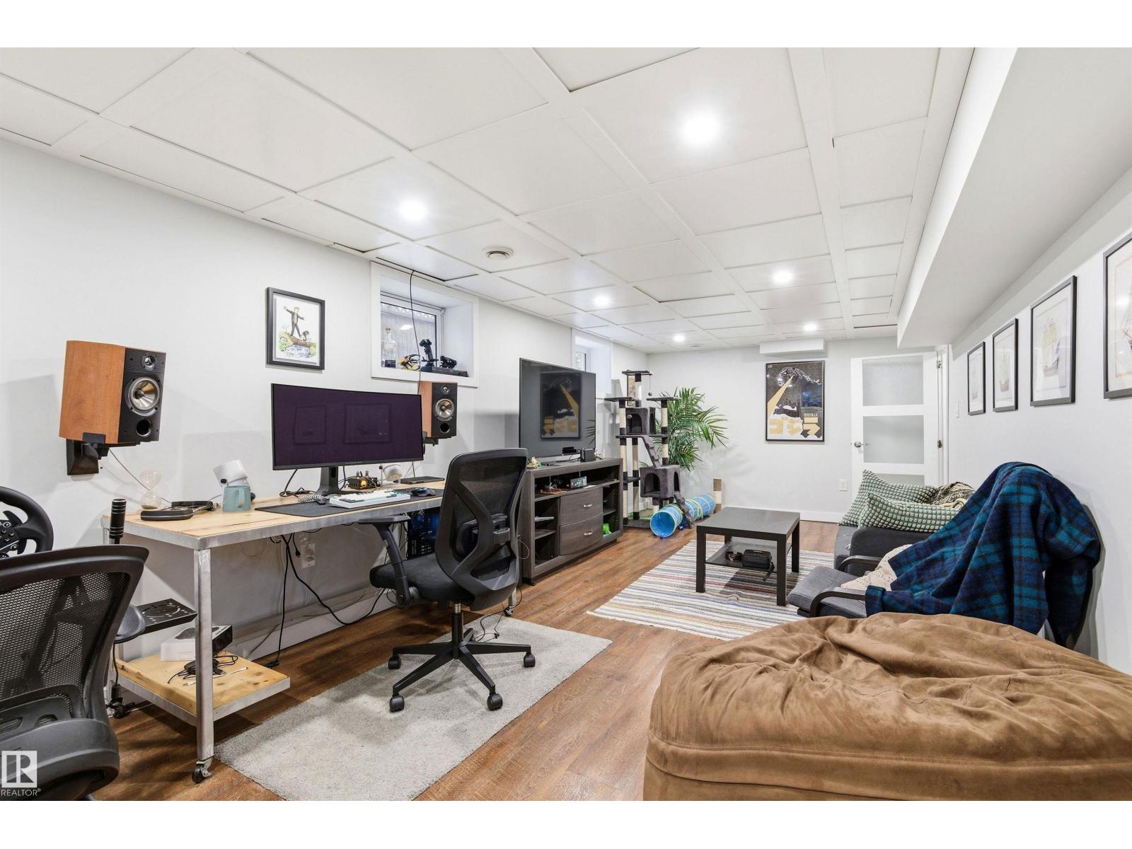 10827 64 AV NW - 32