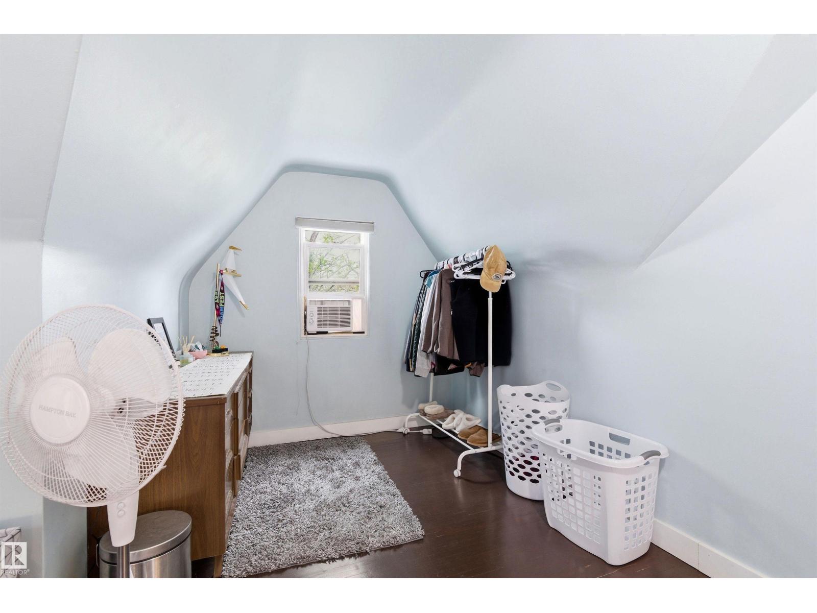 10827 64 AV NW - 28
