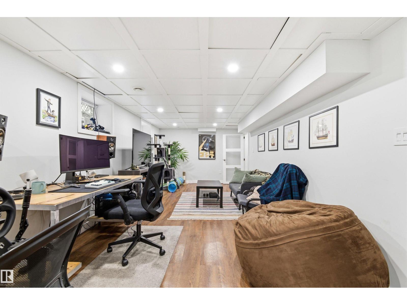 10827 64 AV NW - 34