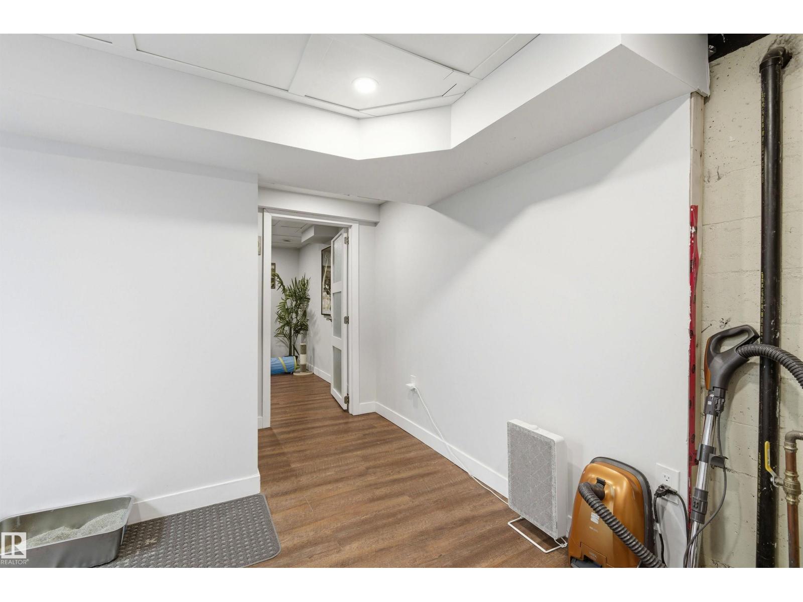 10827 64 AV NW - 36