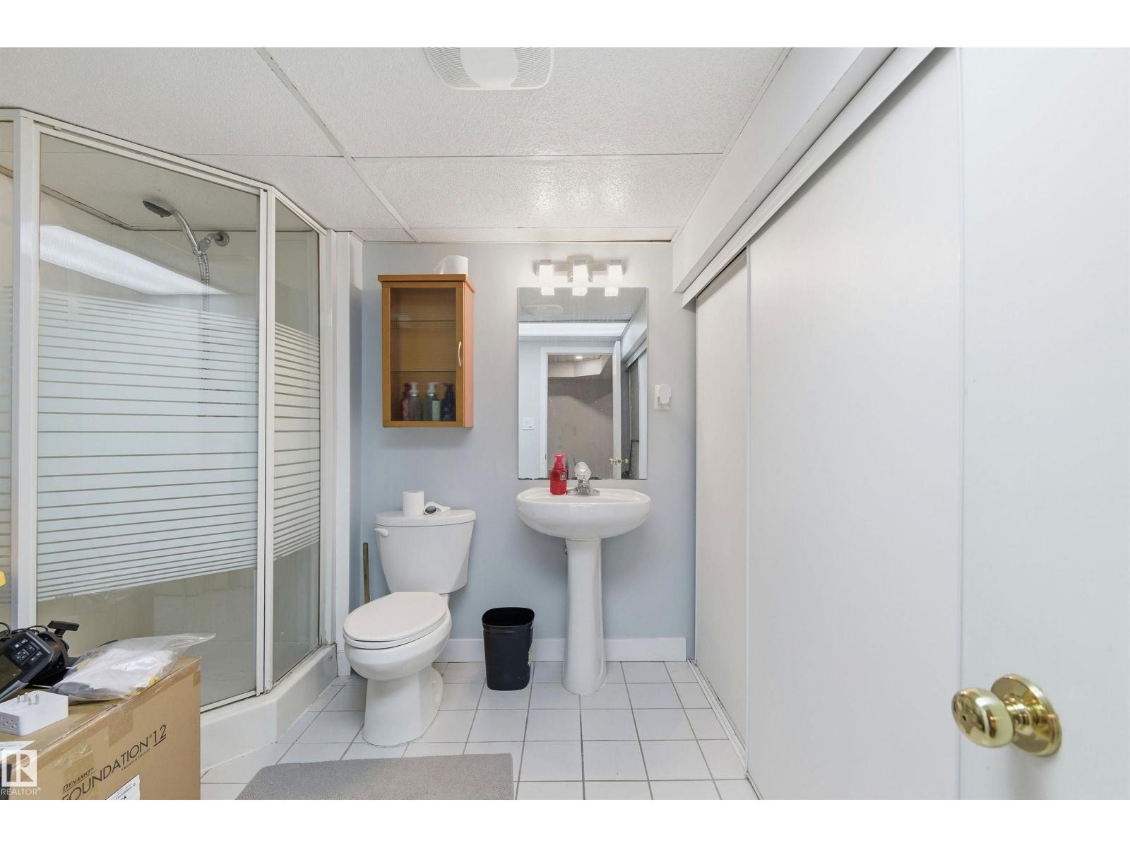 10827 64 AV NW - 37