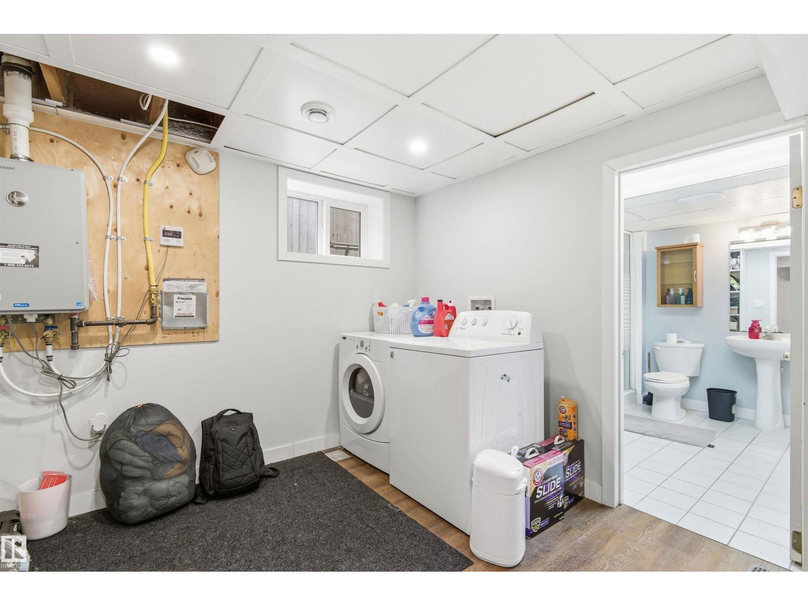 10827 64 AV NW - 35