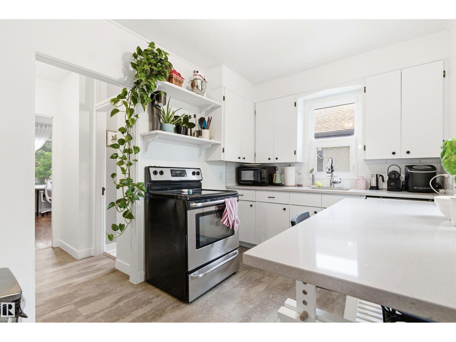 10827 64 AV NW - 14