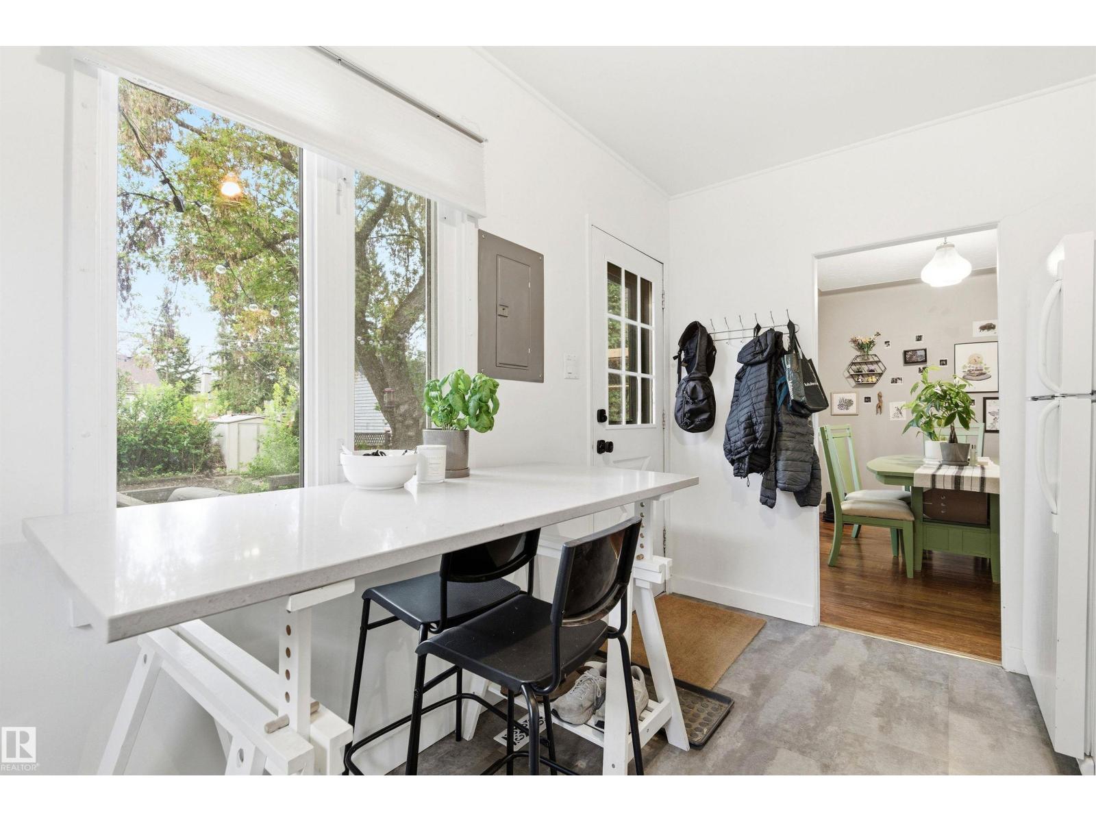 10827 64 AV NW - 18
