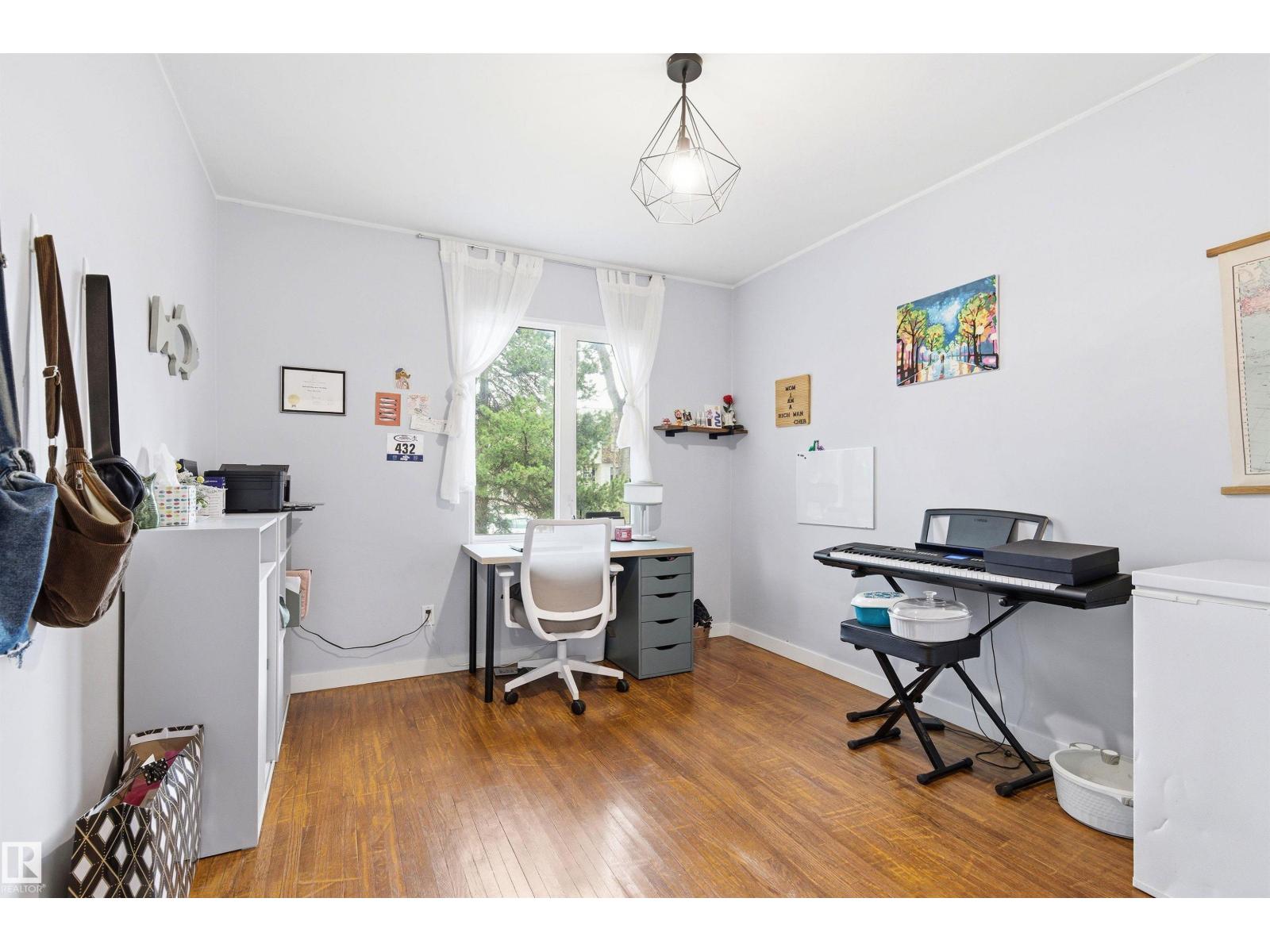 10827 64 AV NW - 19