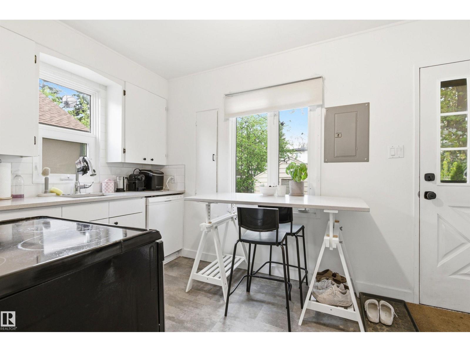 10827 64 AV NW - 16