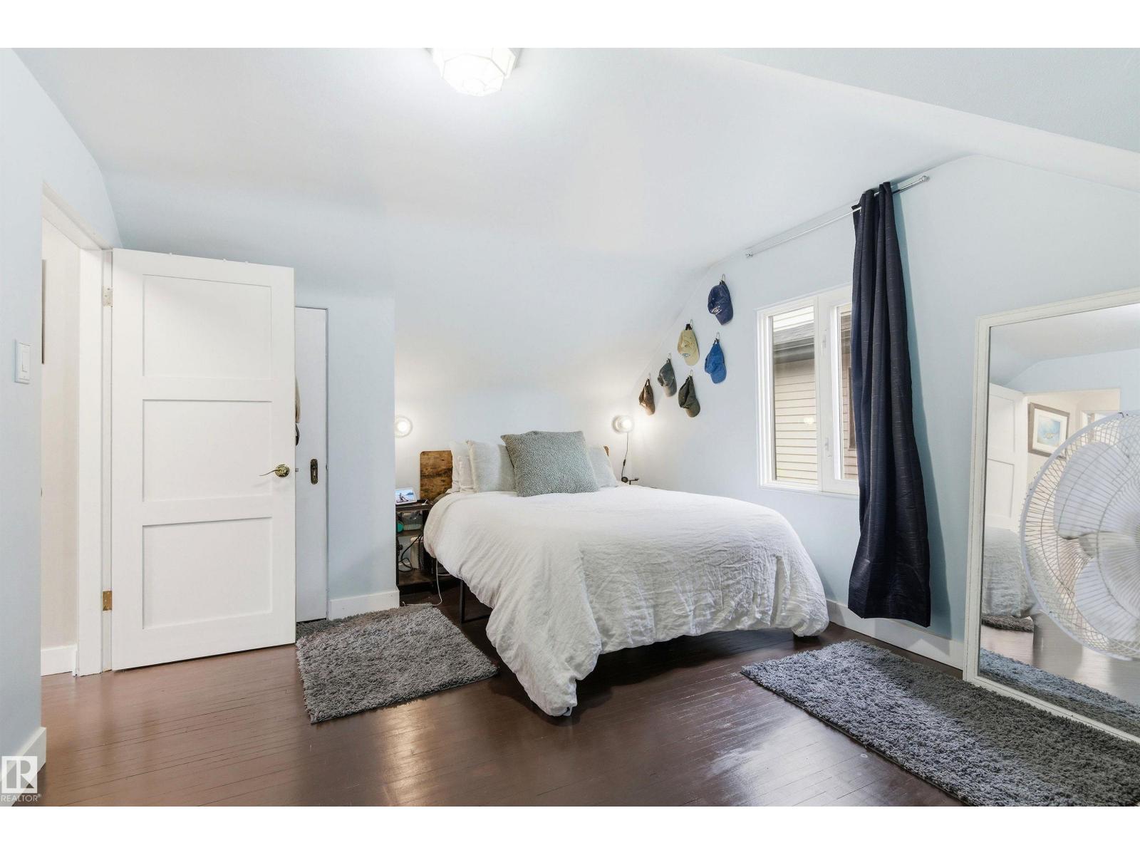 10827 64 AV NW - 25