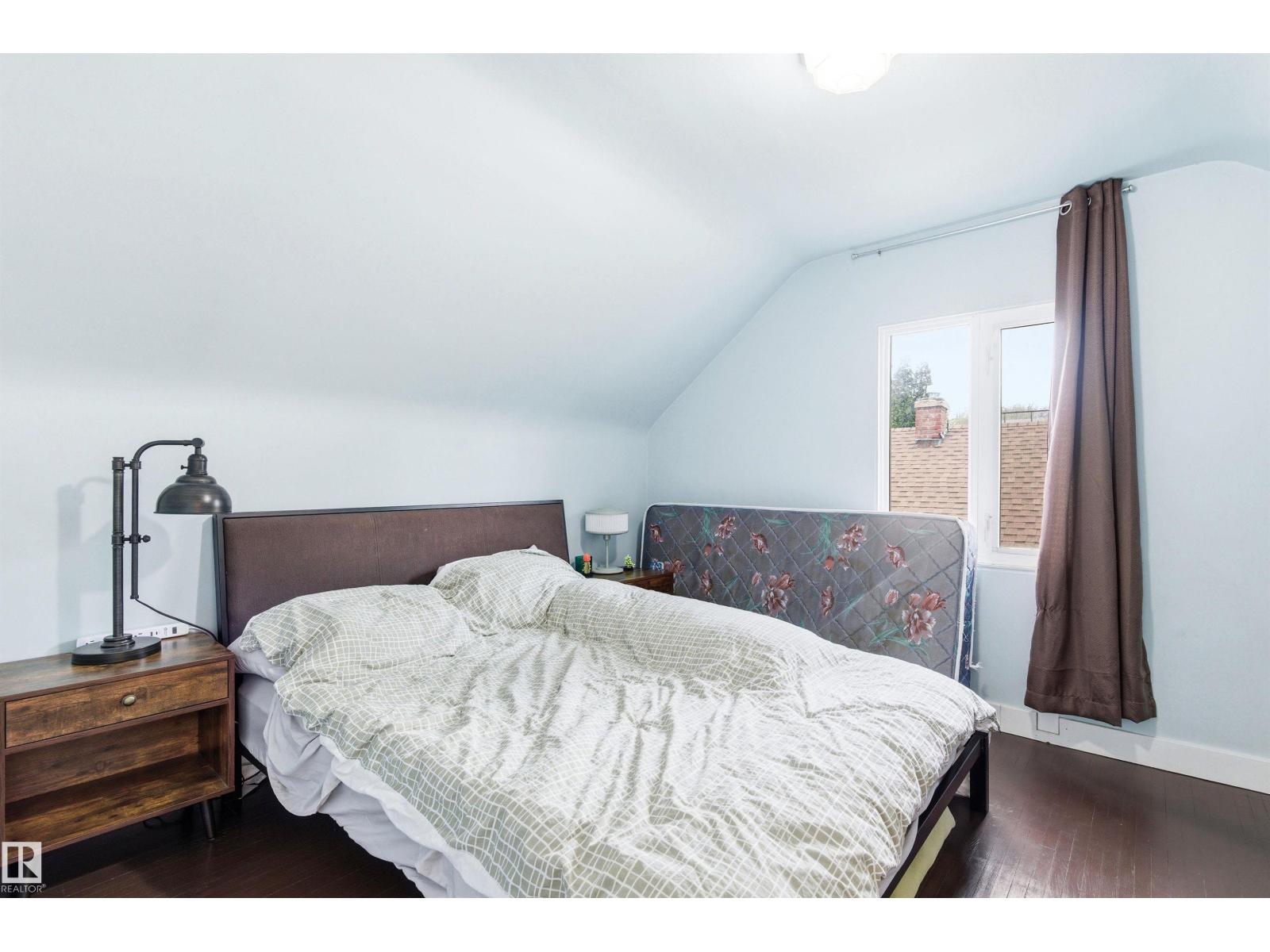 10827 64 AV NW - 26