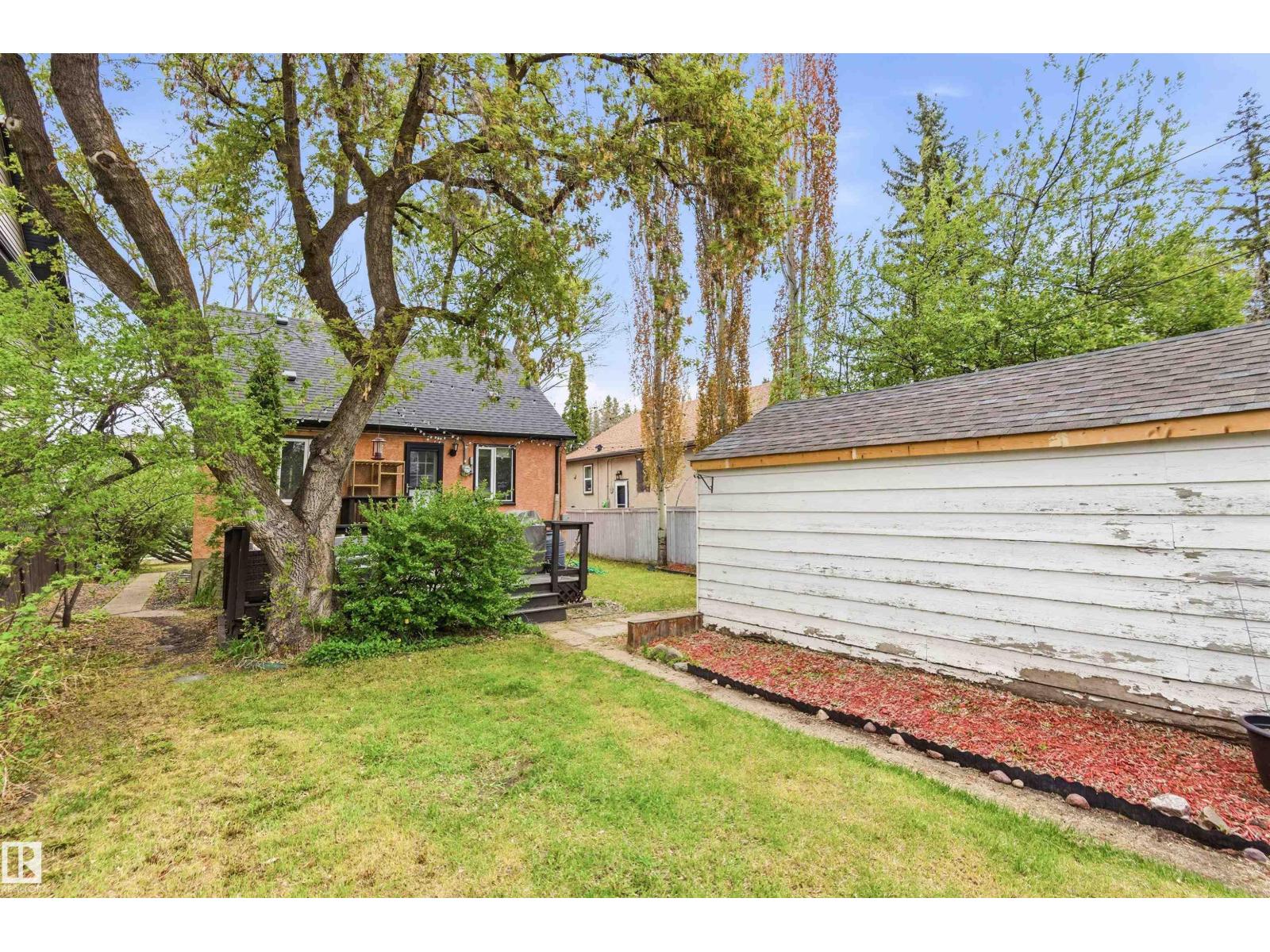 10827 64 AV NW - 49