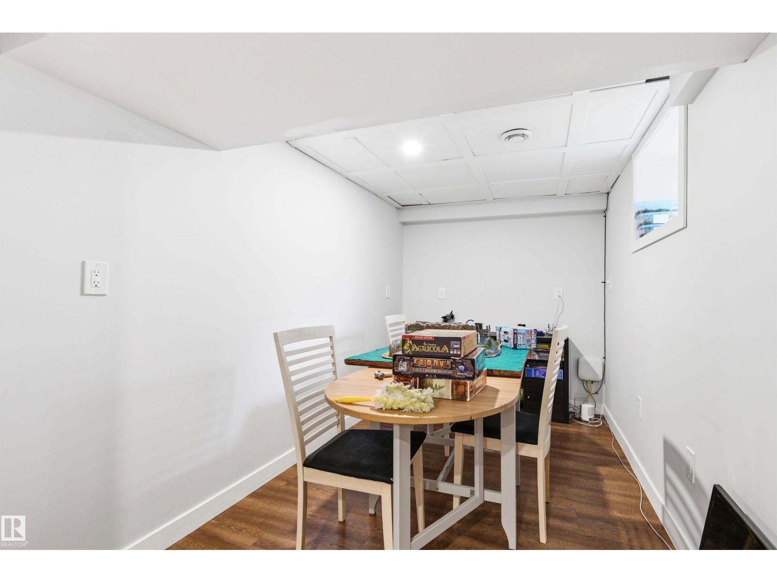 10827 64 AV NW - 33