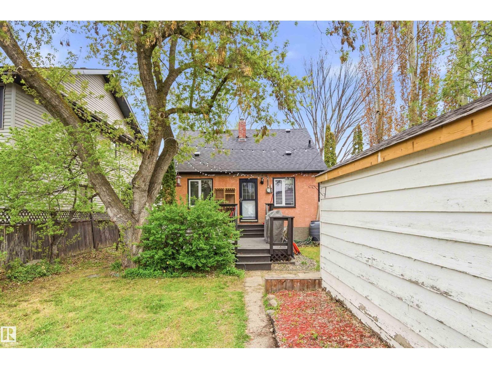 10827 64 AV NW - 40