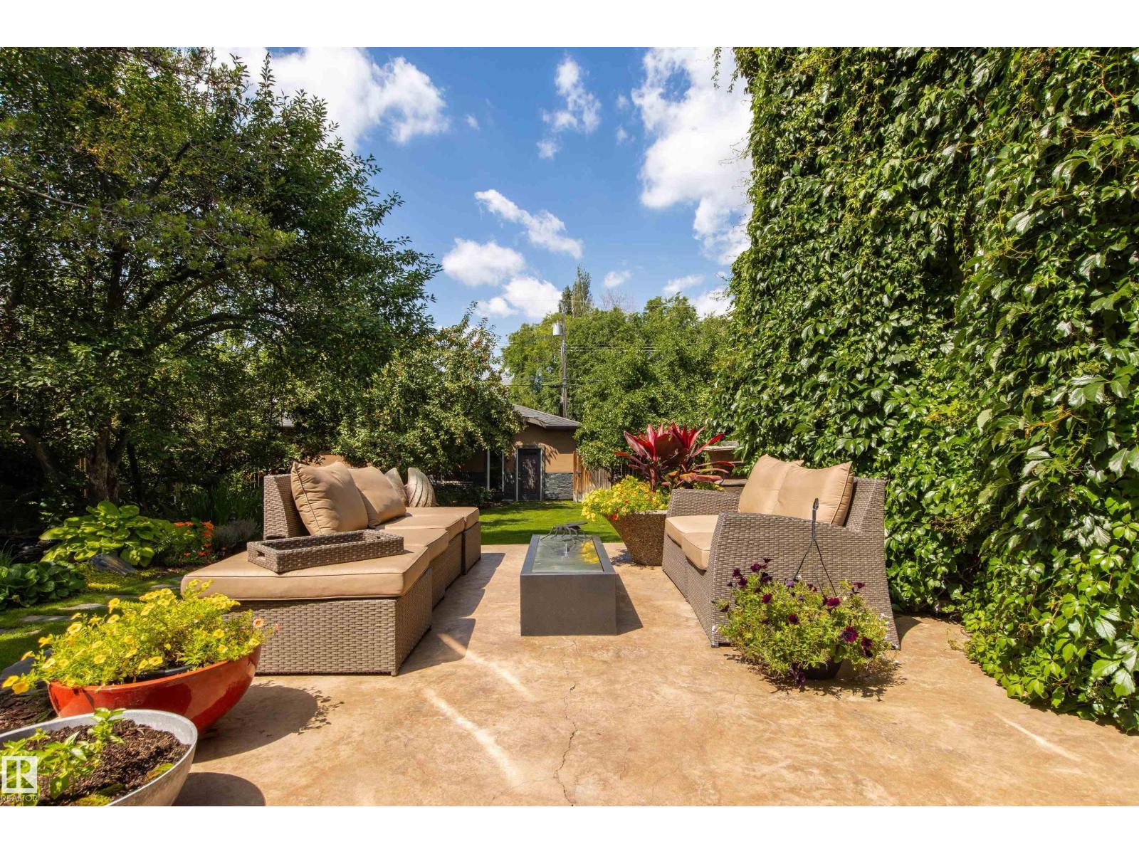 9010 120 ST NW - 41