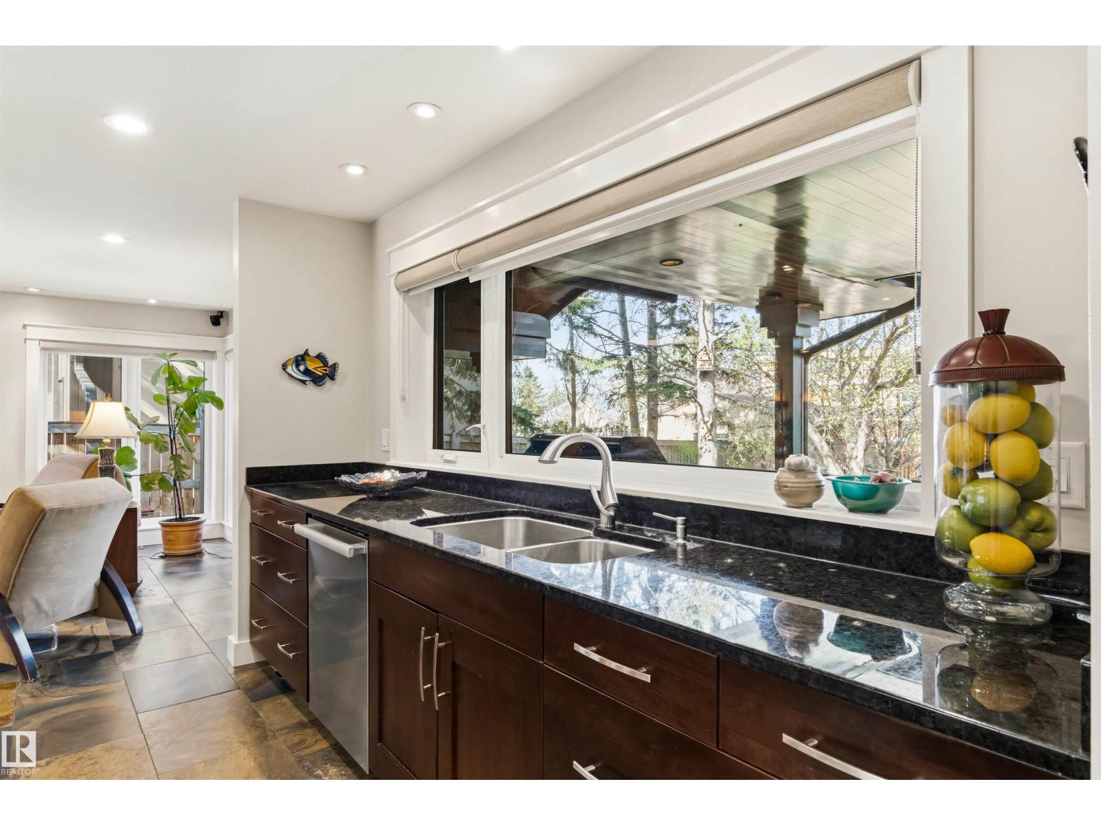 9010 120 ST NW - 12
