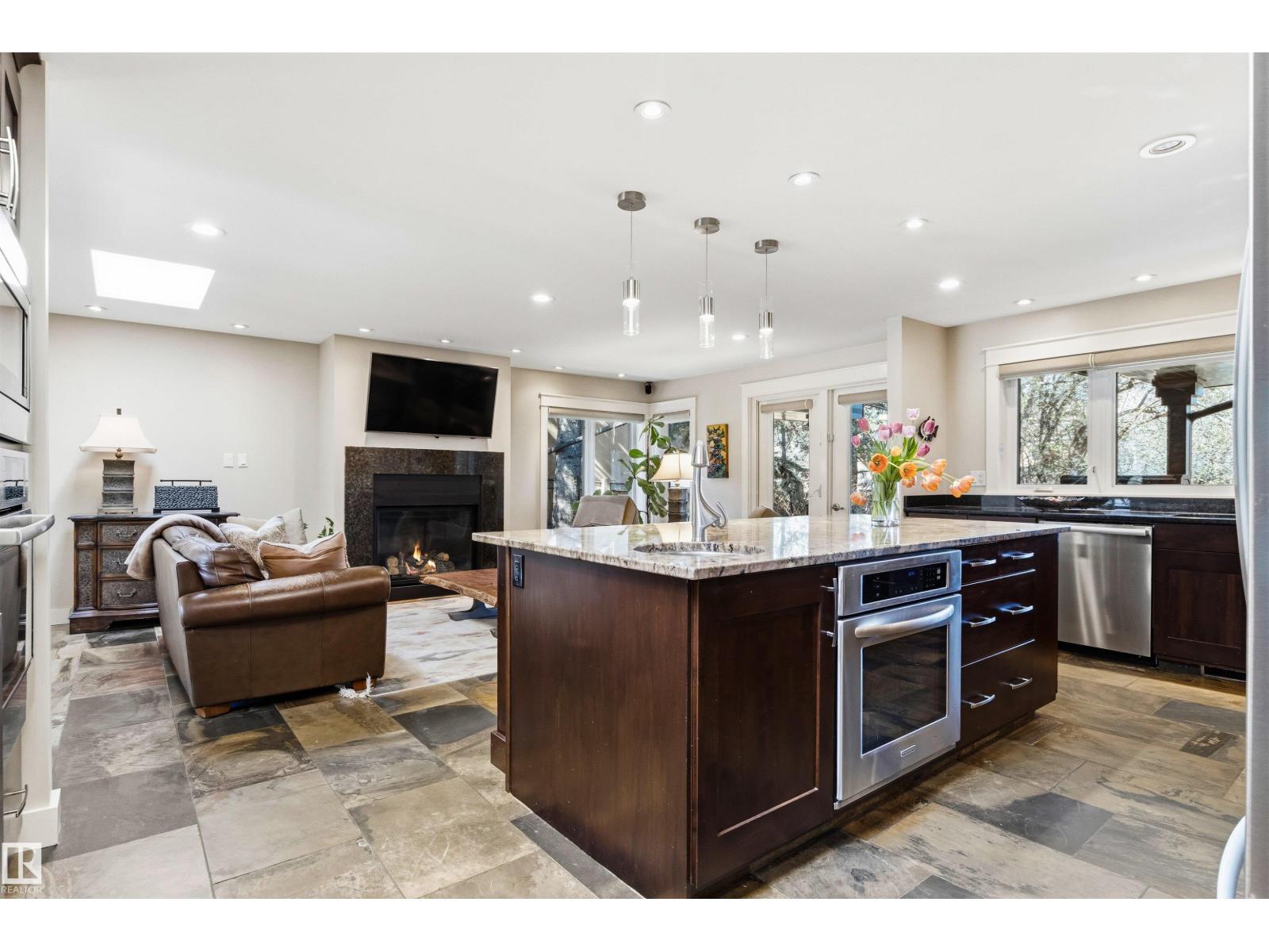 9010 120 ST NW - 10