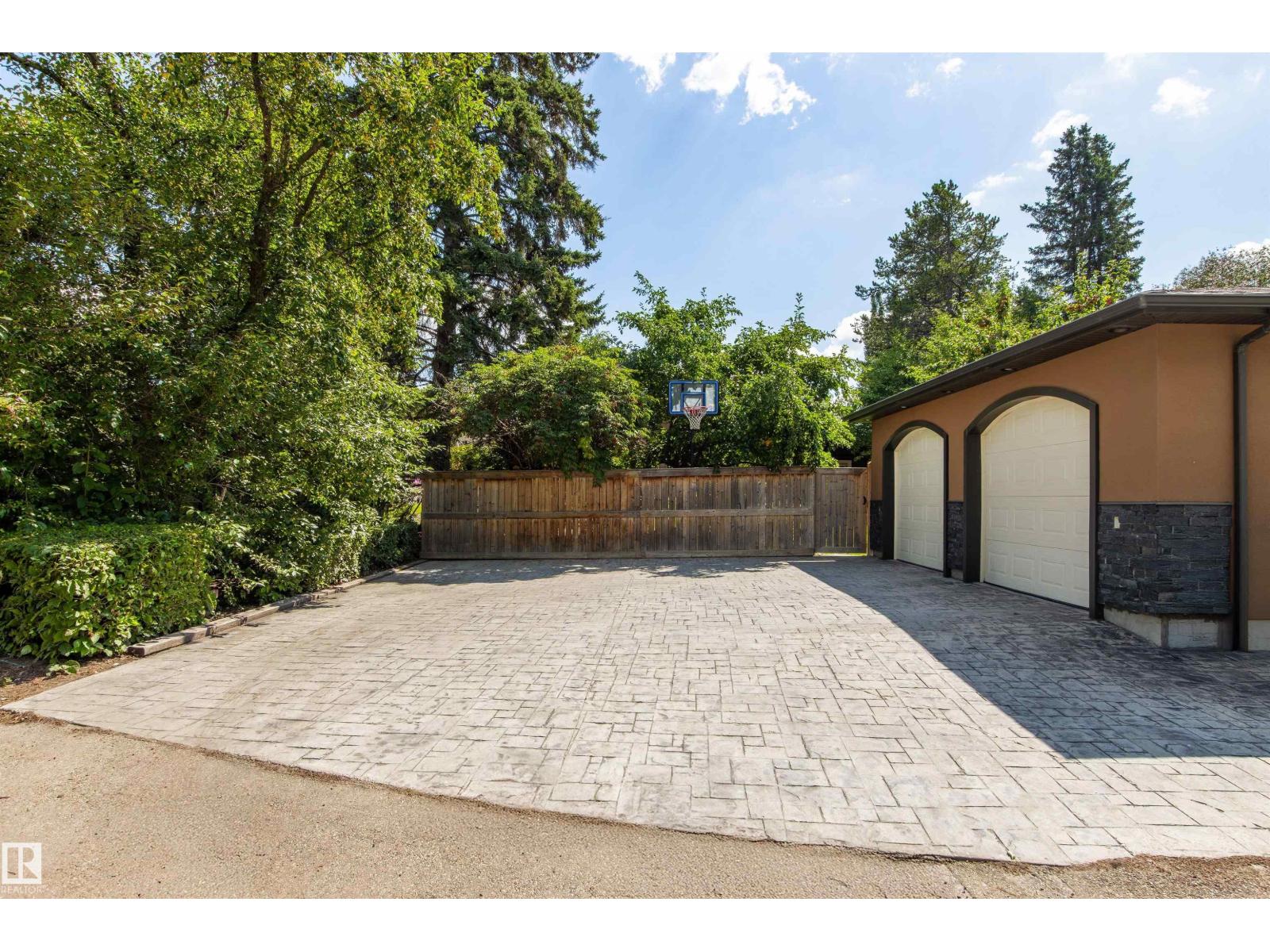 9010 120 ST NW - 54