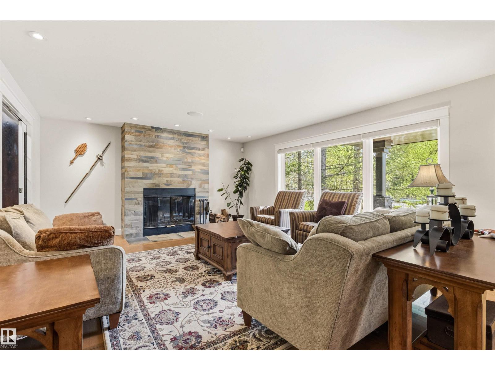 9010 120 ST NW - 8