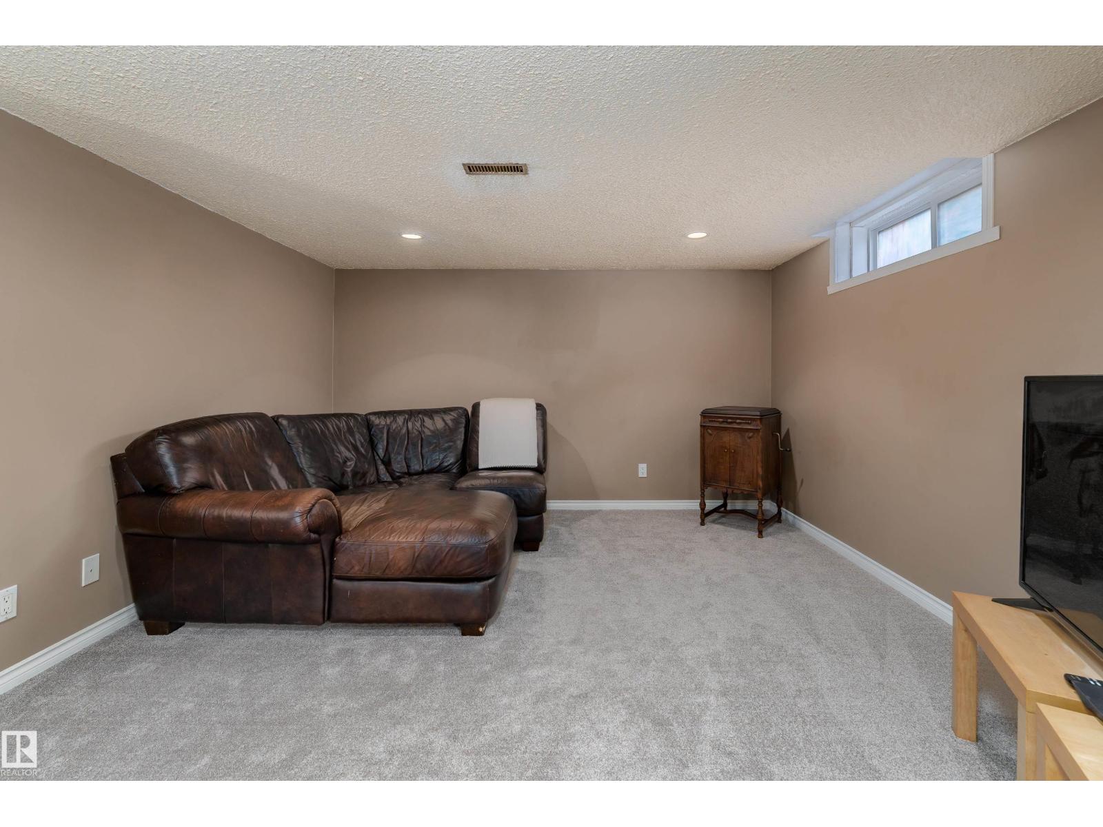 15241 85 AV NW - 14