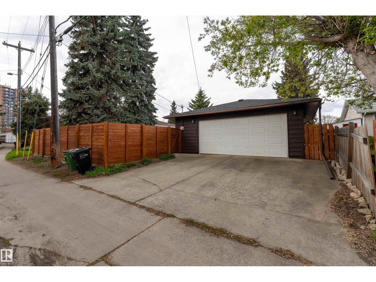 15241 85 AV NW - 25