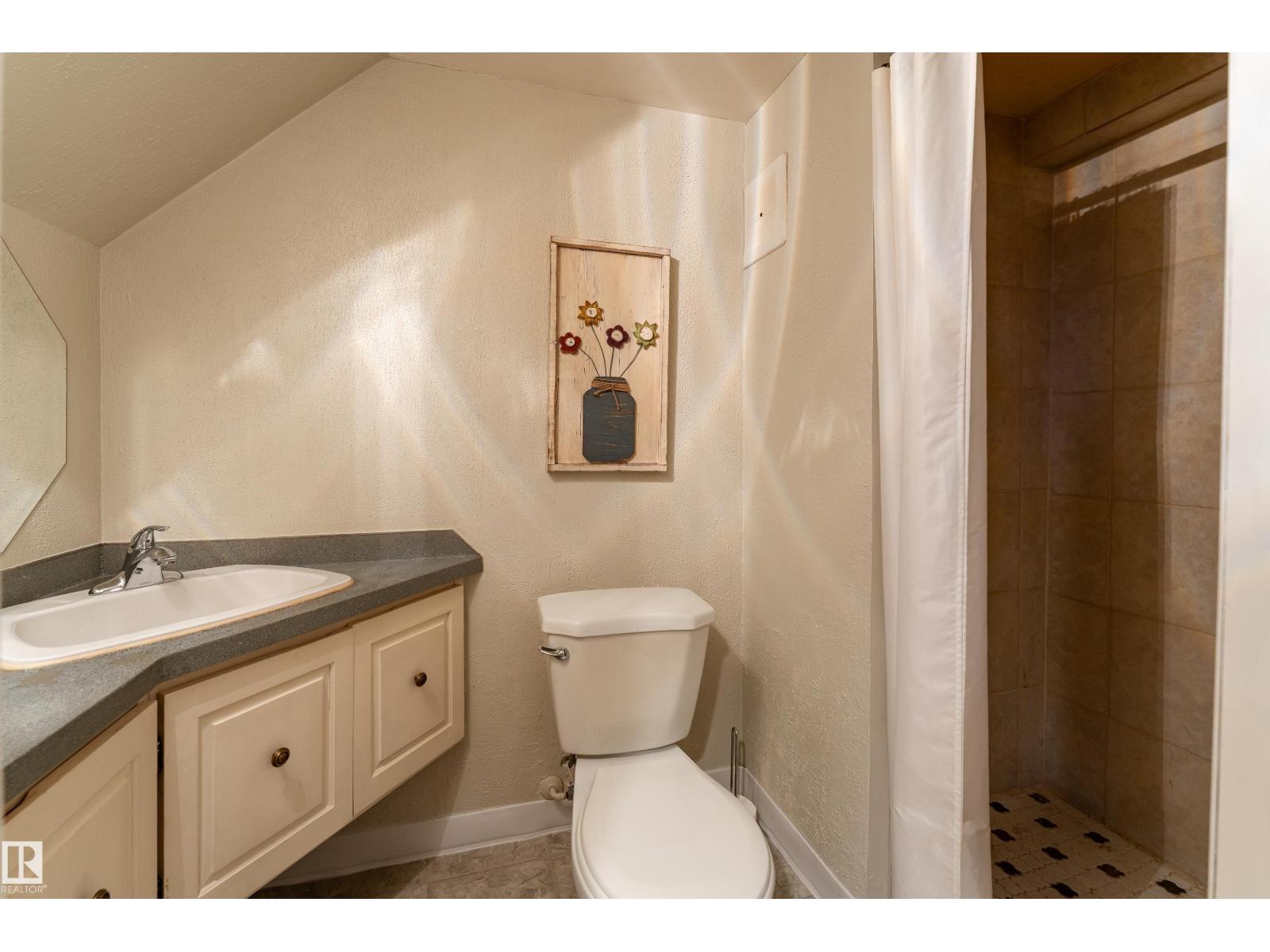 15241 85 AV NW - 16