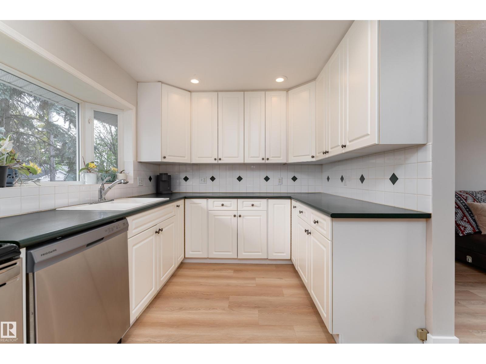 15241 85 AV NW - 7