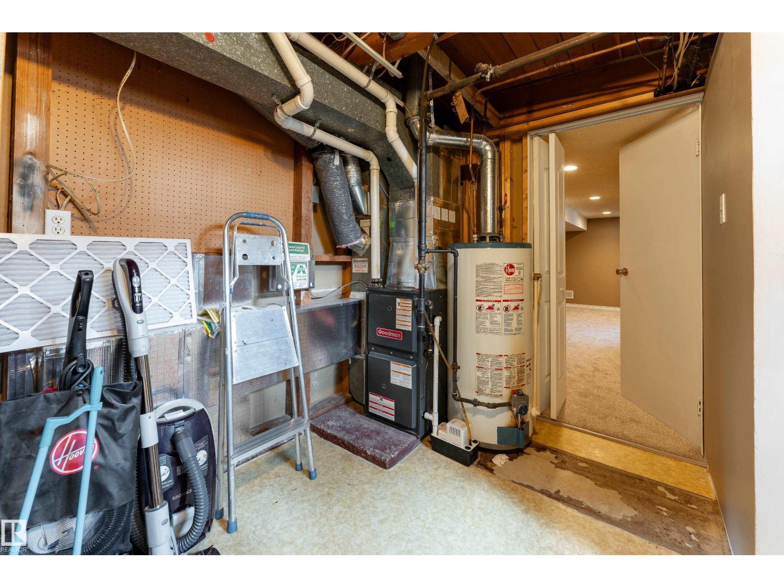 15241 85 AV NW - 23
