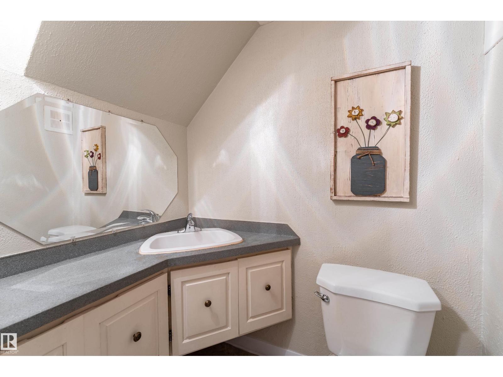 15241 85 AV NW - 17