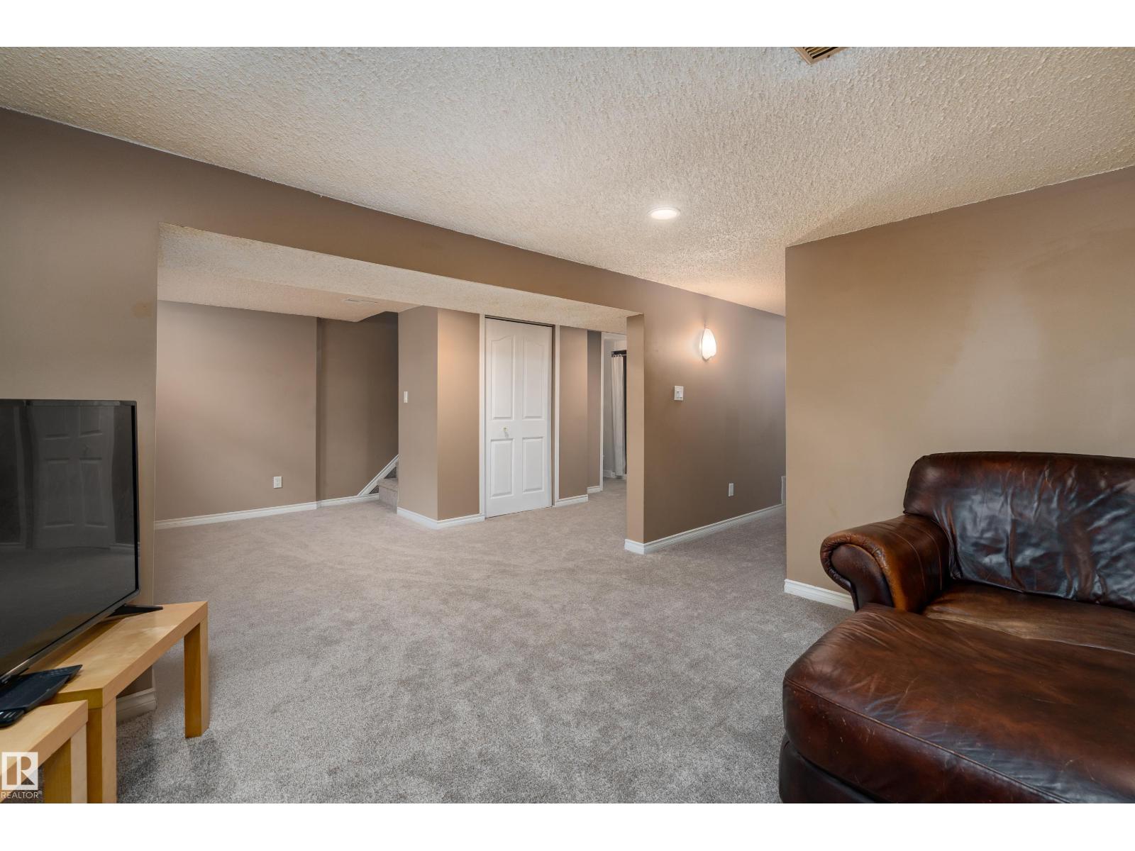 15241 85 AV NW - 15