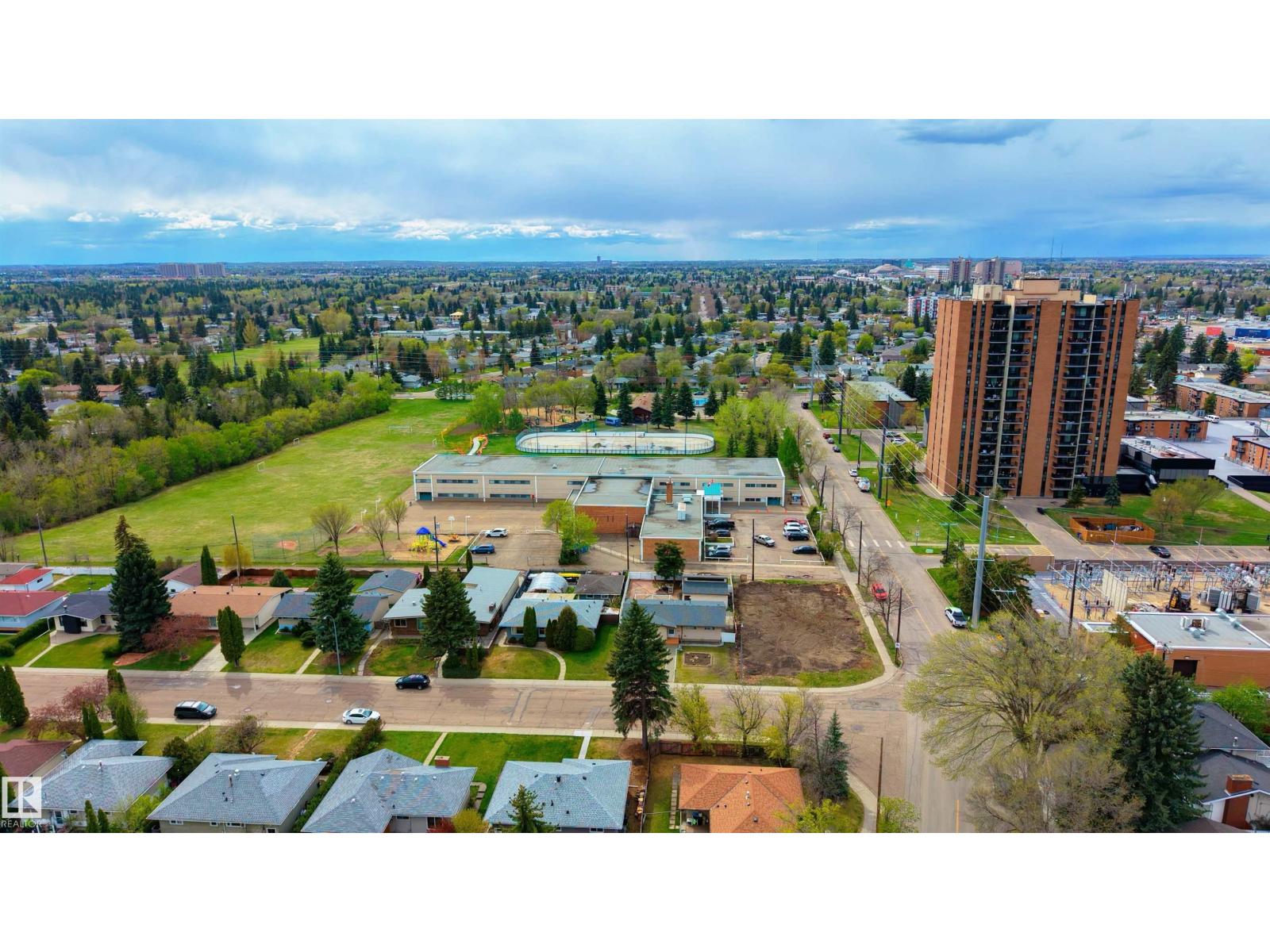 15241 85 AV NW - 35