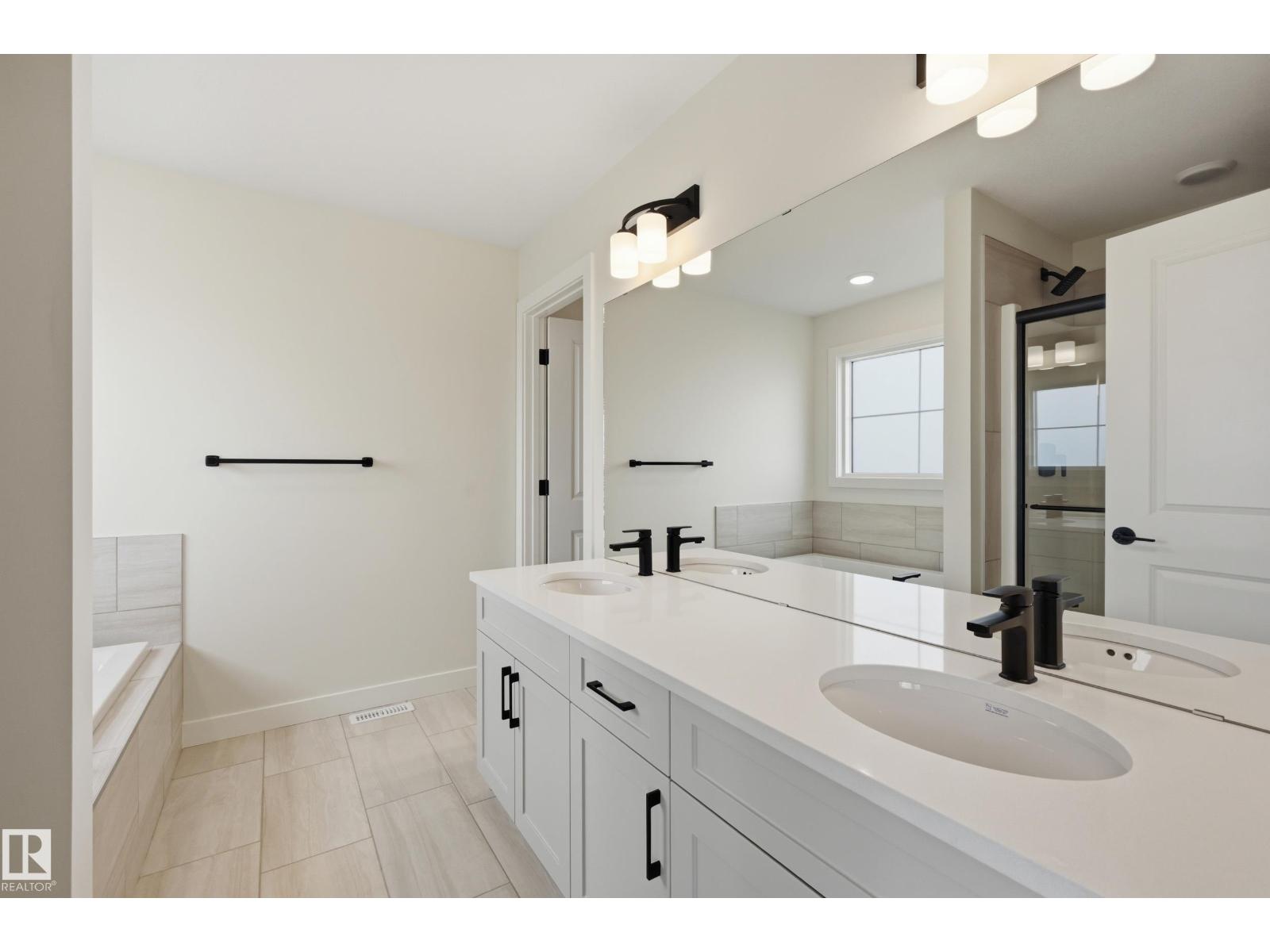 22376 90 AV NW - 14