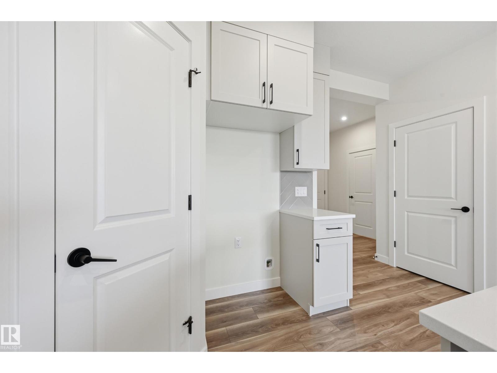 22376 90 AV NW - 7