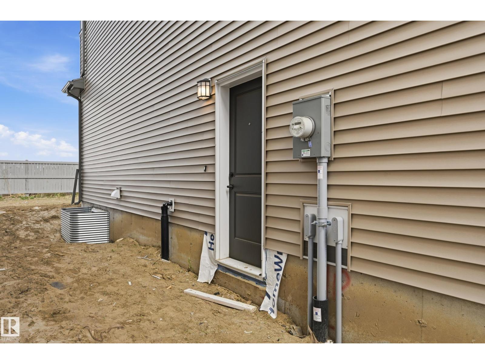 22376 90 AV NW - 24