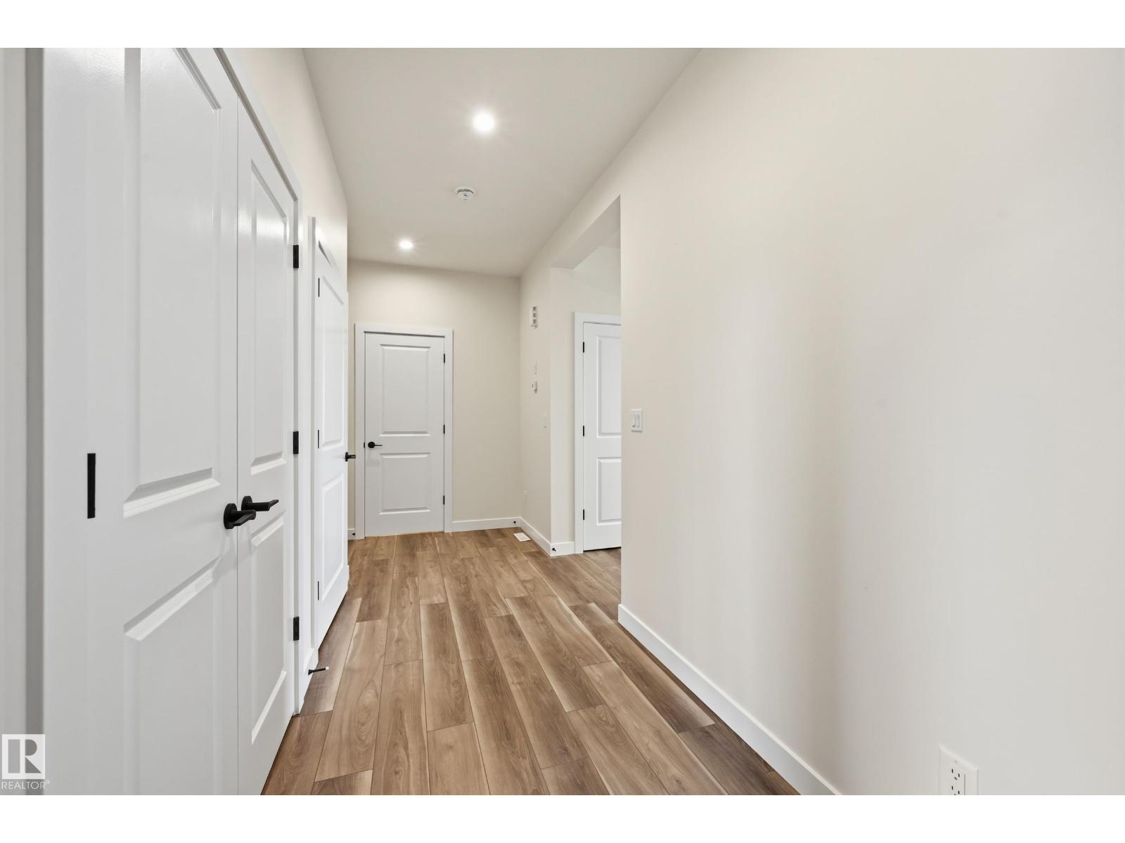 22376 90 AV NW - 11