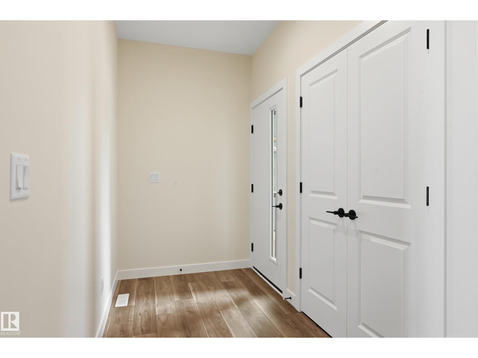 22376 90 AV NW - 10