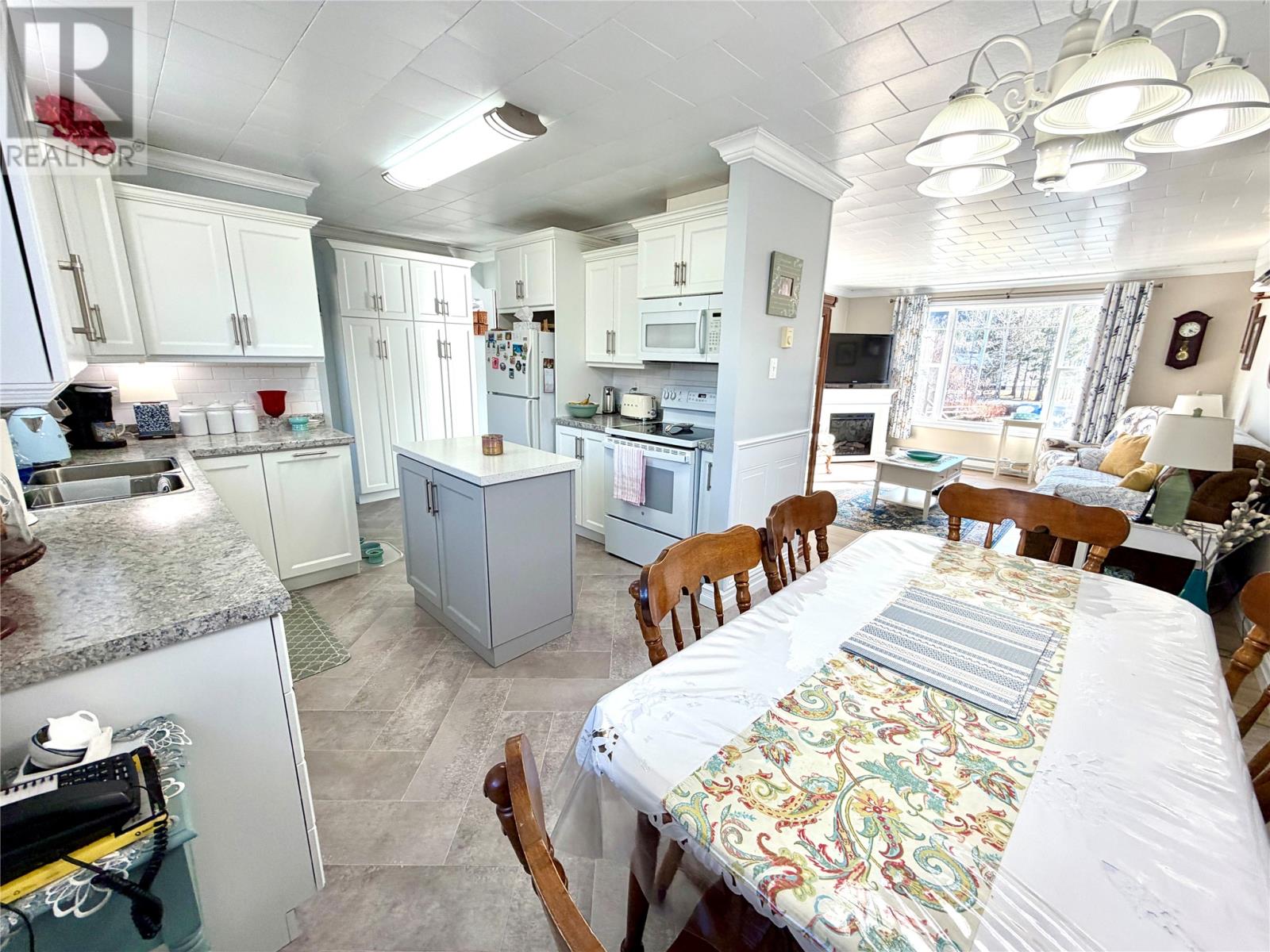 21 Main Road - 6