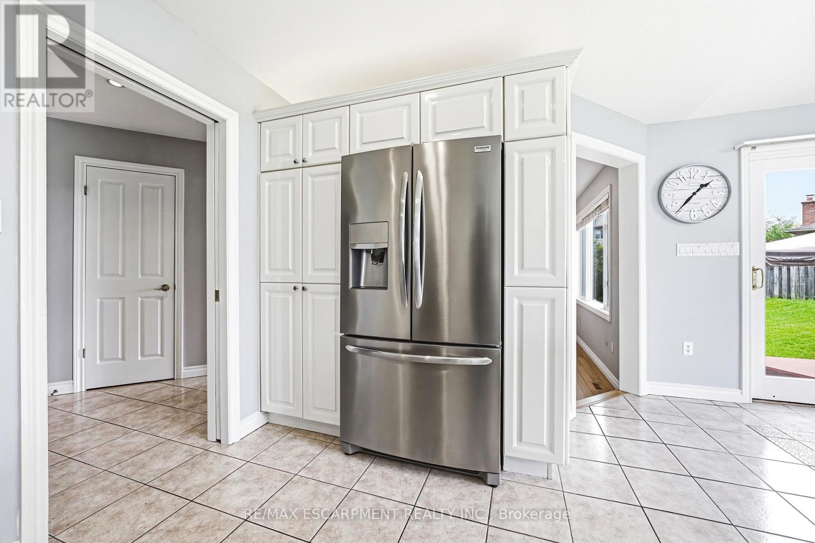 301 PARKWOOD CRESCENT - 13