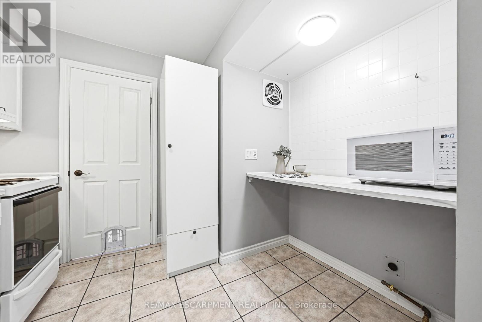 301 PARKWOOD CRESCENT - 18