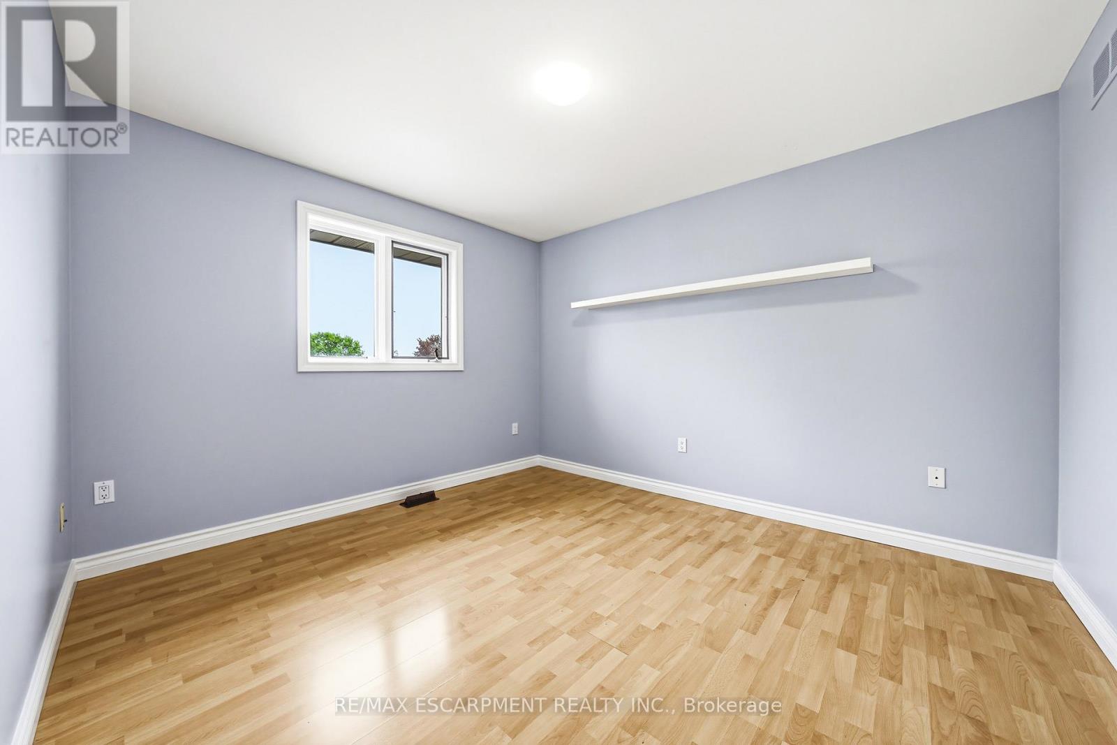 301 PARKWOOD CRESCENT - 33