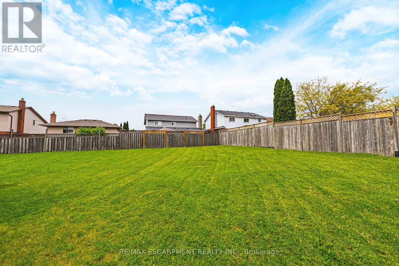301 PARKWOOD CRESCENT - 45